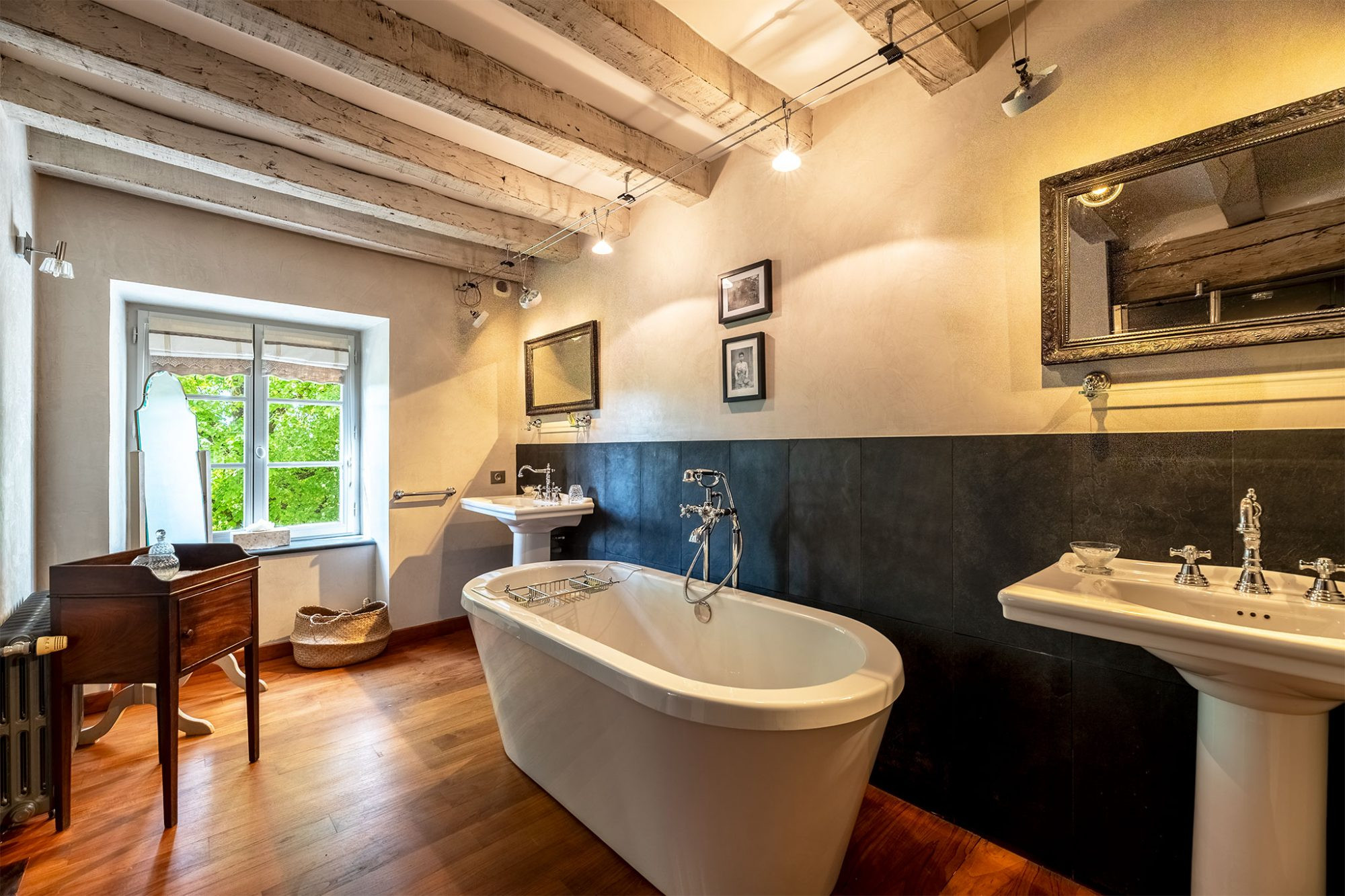 Maison 30 pièces 565 m² · à Clermont-de-Beauregard · 565 m² · 2 600 000 €