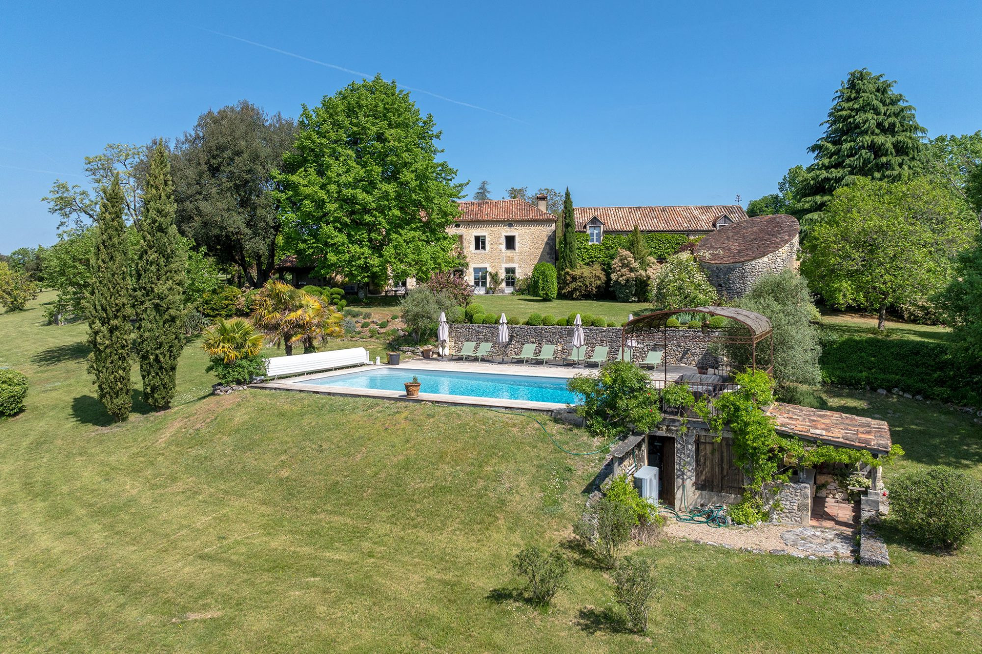 Domaine d'exception sur 17 hectares entre Bergerac et Périgueux AUX PORTE