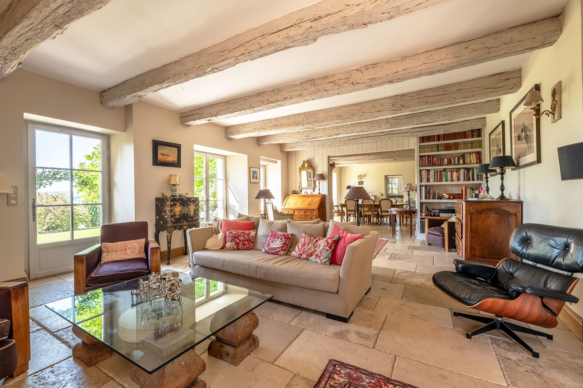 Maison à vendre à Clermont-de-Beauregard, 565 m²