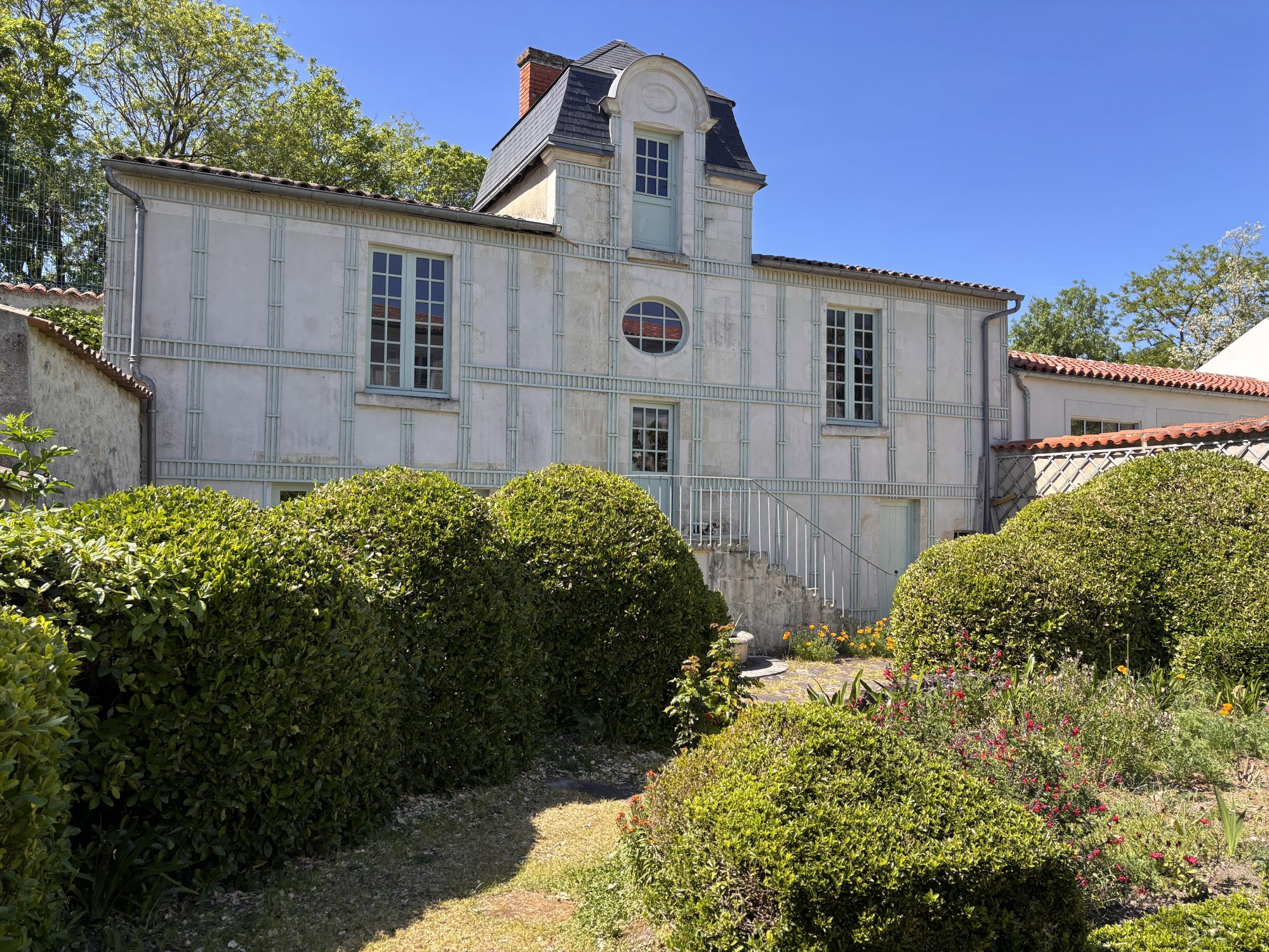 19th Century Townhouse - Historic Center of La Rochelle 4