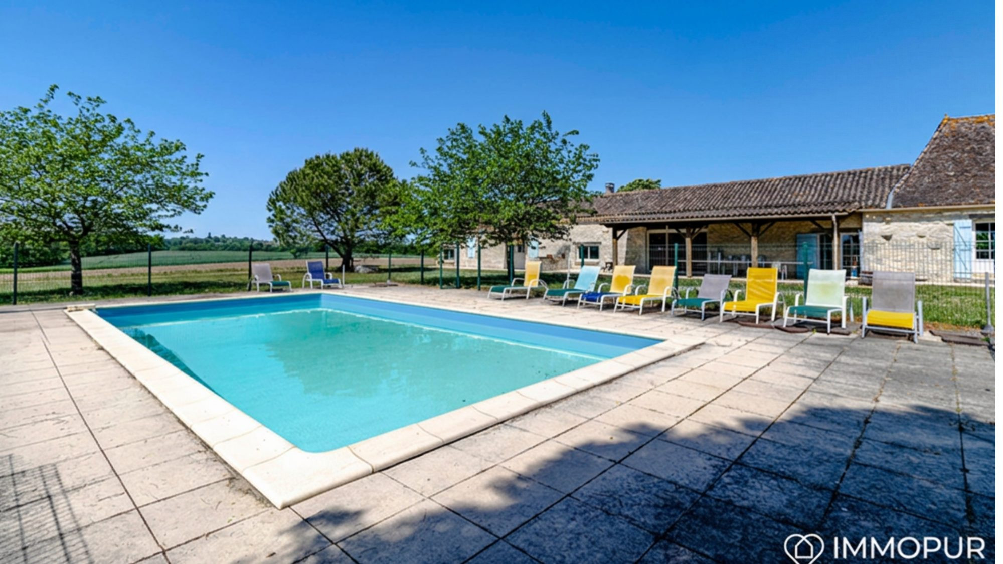 In Boisse: the luxury of silence! "Are you dreaming of a place without neighbors and without nuisance? This property exists 4