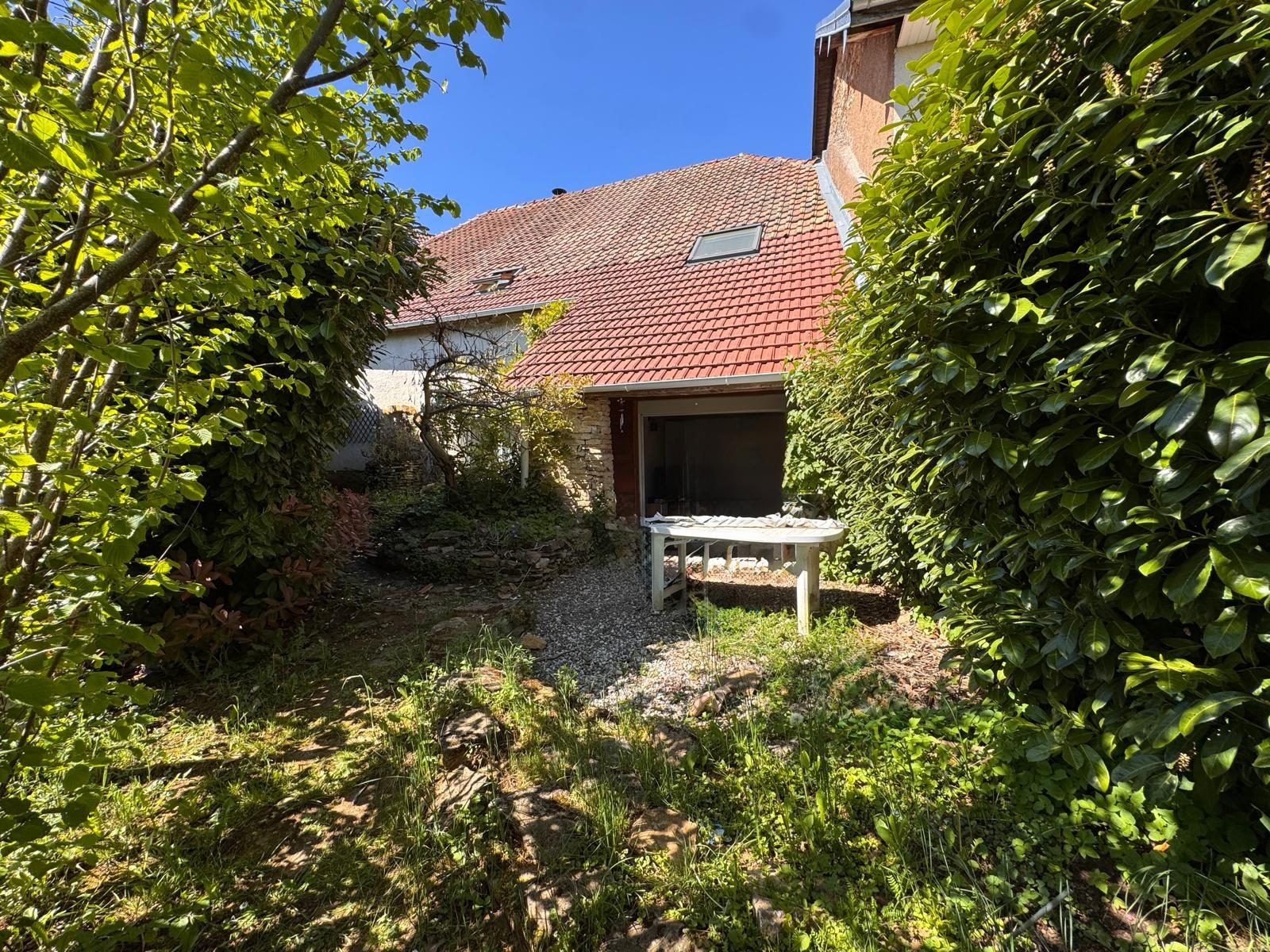 Maison à vendre à Uzelle, 120 m²