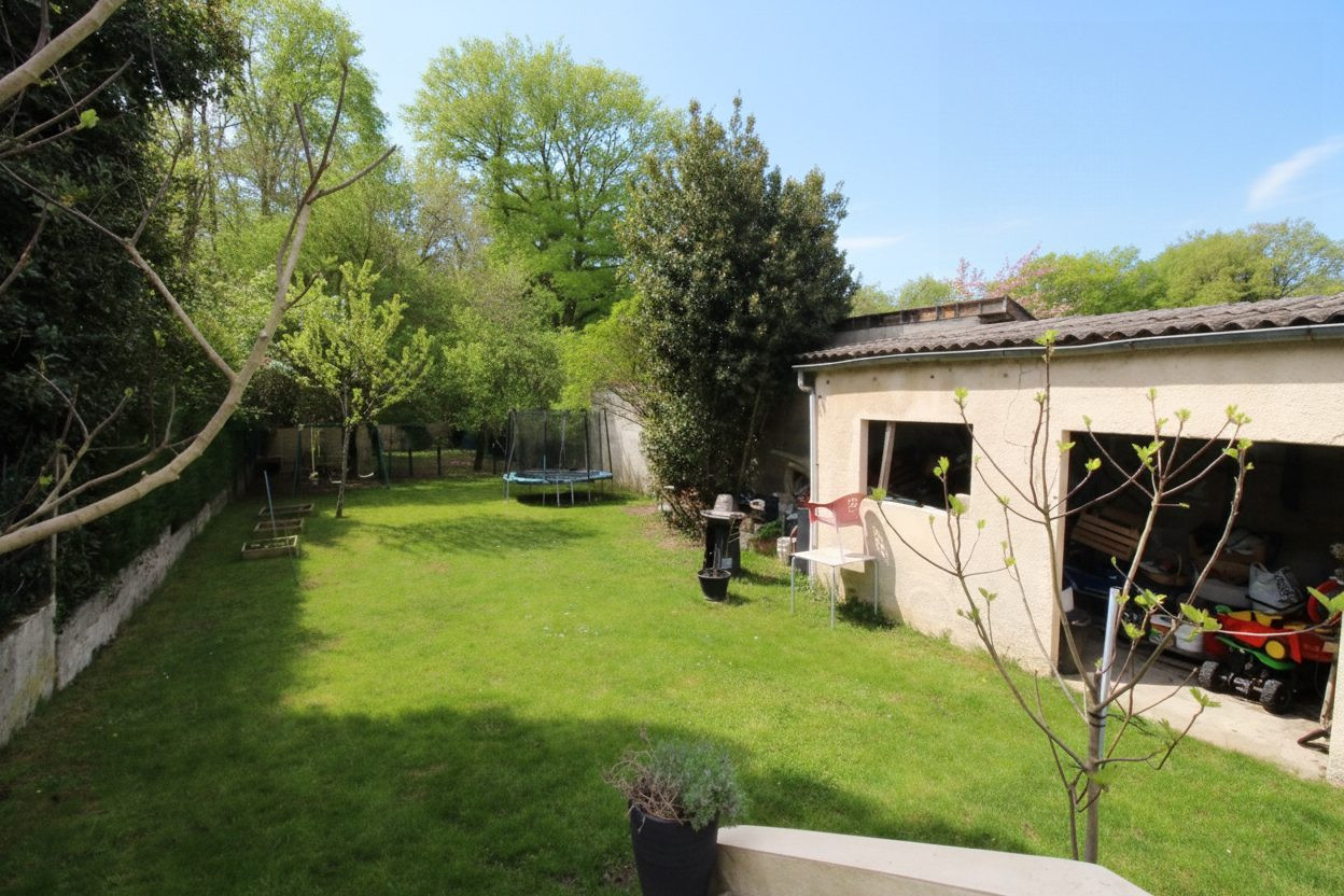 Maison 5 pièces 94 m² · à Le Mesnil-Saint-Denis · 94 m² · 399 000 €
