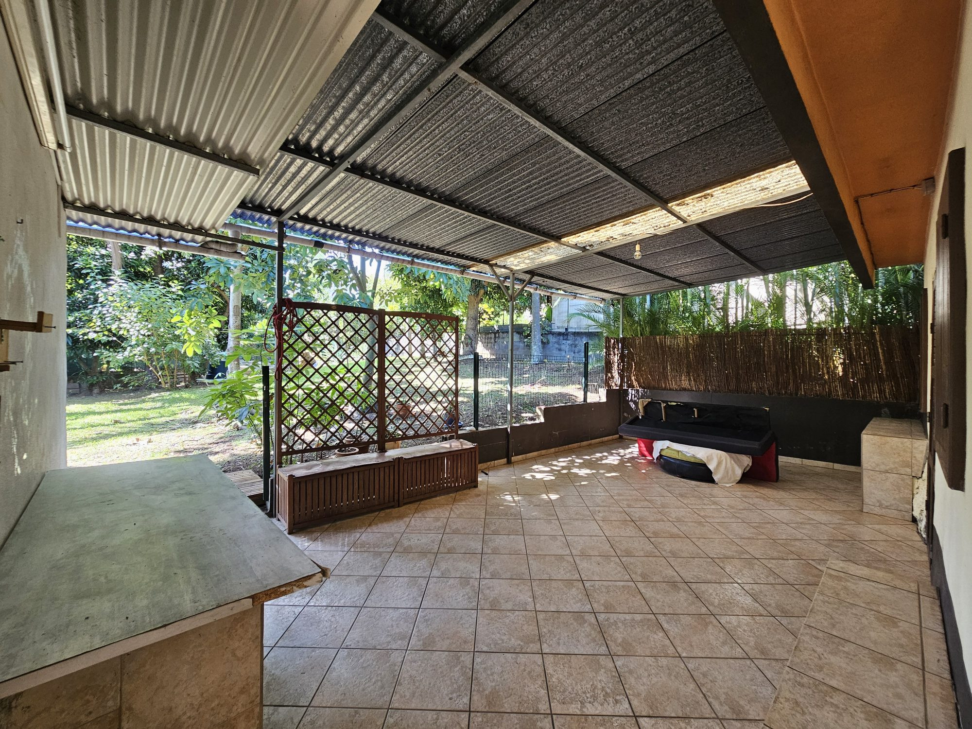 Bernica – Fort potentiel - 187 m² de surfaces (100 m² habitables + annexes) sur 1 070 m² de terrain