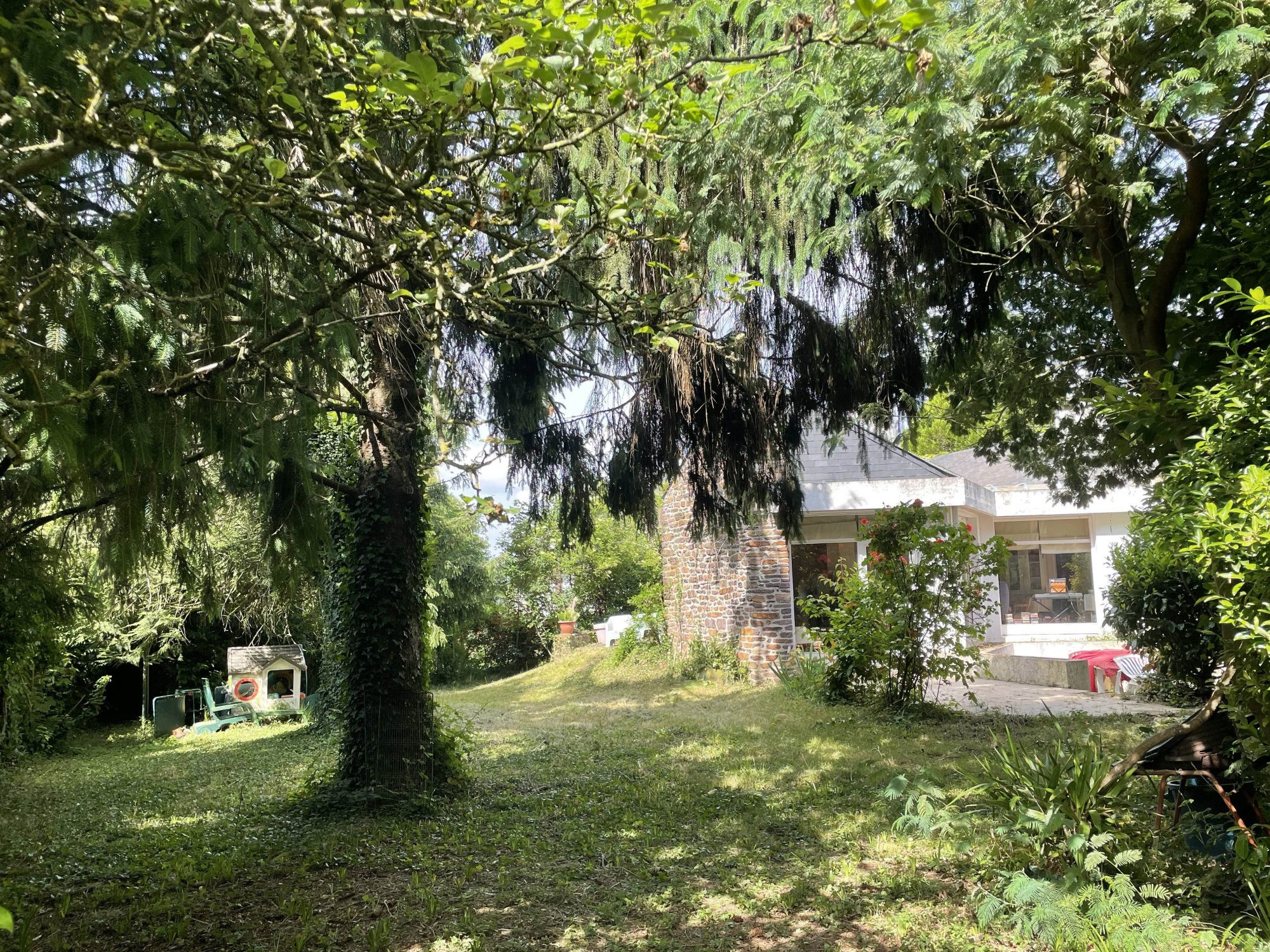 Saint-Grégoire – Single-Story House on 1,000 m² of Land 4