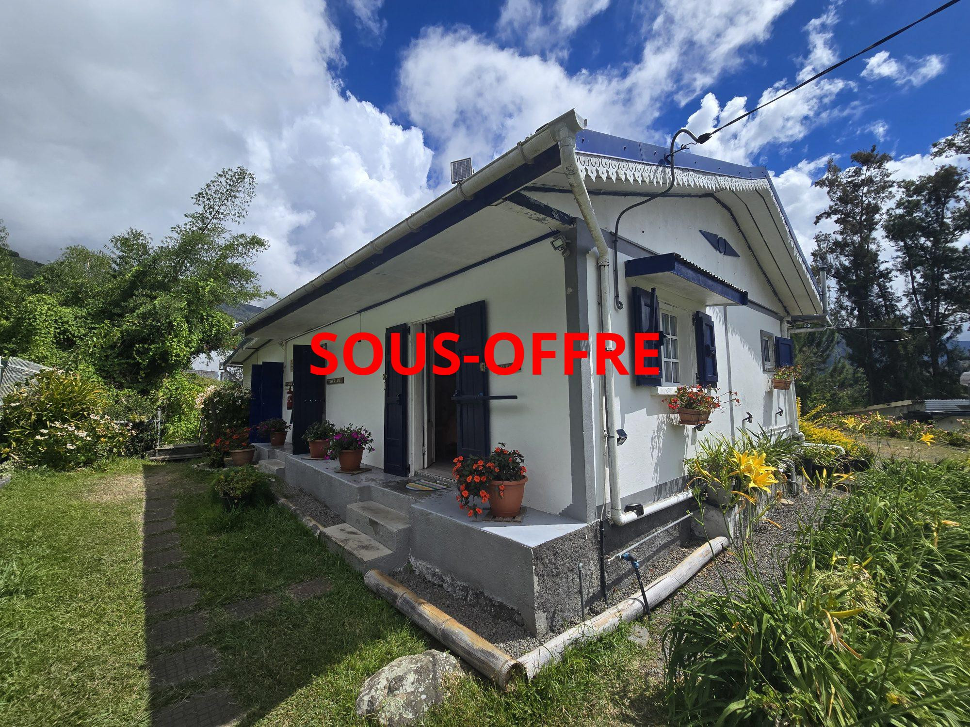 🏠 À VENDRE : GÎTE TOURISTIQUE STRATÉGIQUE – SALAZIE (97433)