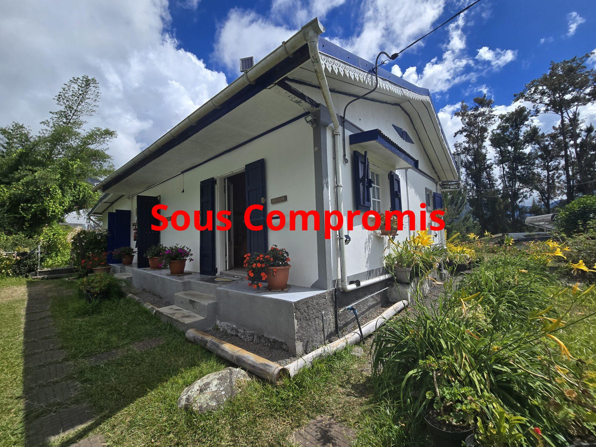🏠 À VENDRE : GÎTE TOURISTIQUE STRATÉGIQUE – SALAZIE (97433)
