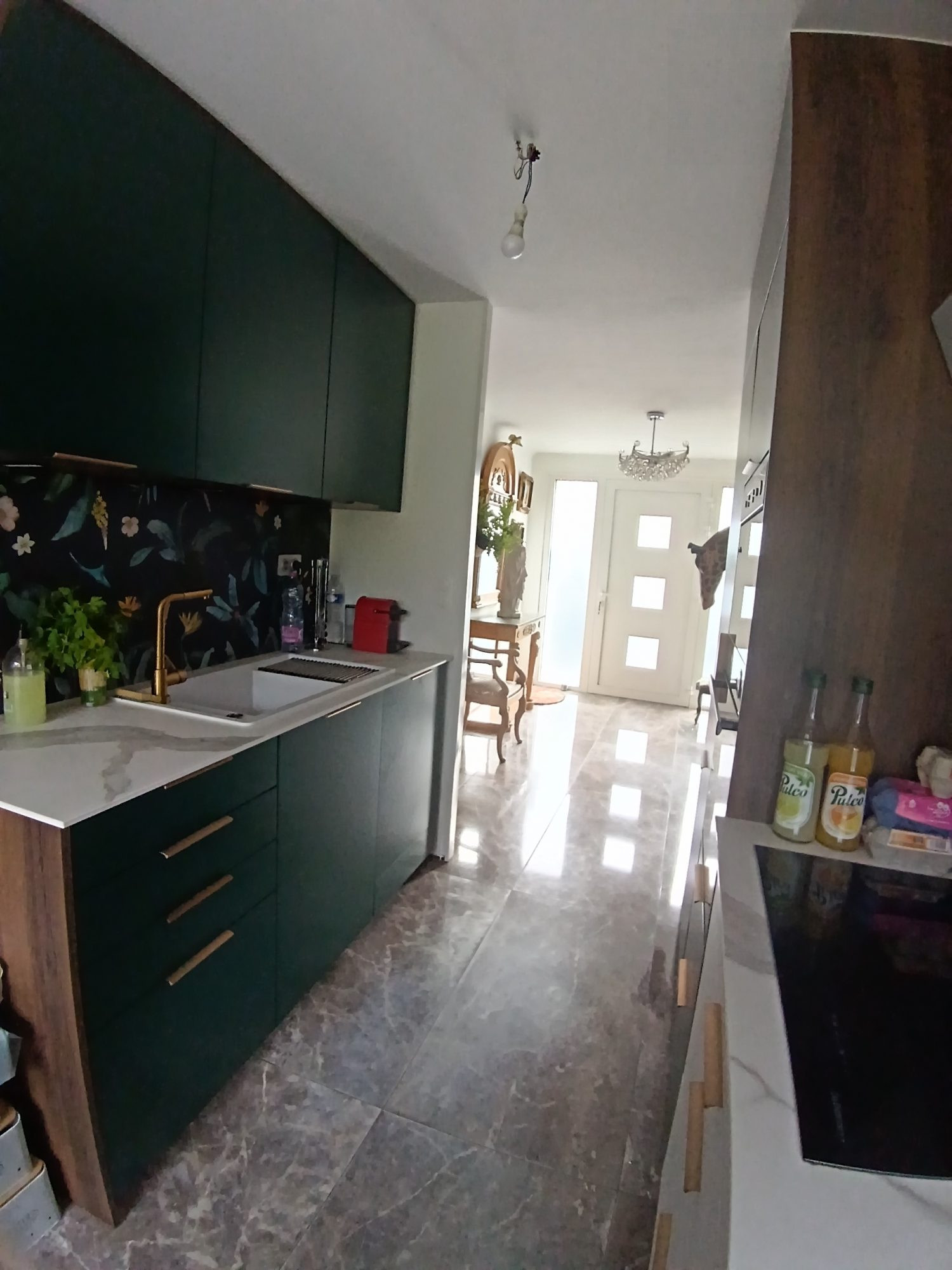 Beautiful mansion requiring no work in a sought-after area 4