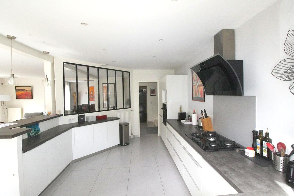 Maison à vendre à Le Mesnil-Saint-Denis, 154 m²