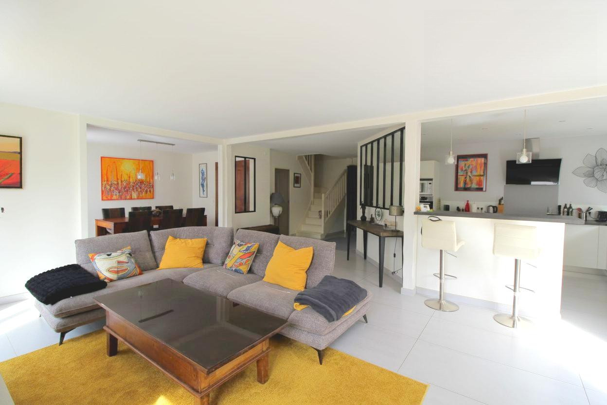 Maison à vendre à Le Mesnil-Saint-Denis, 154 m²