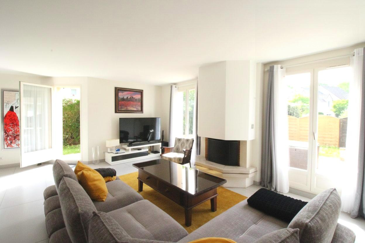 House for sale in Le Mesnil-Saint-Denis, 154 m²