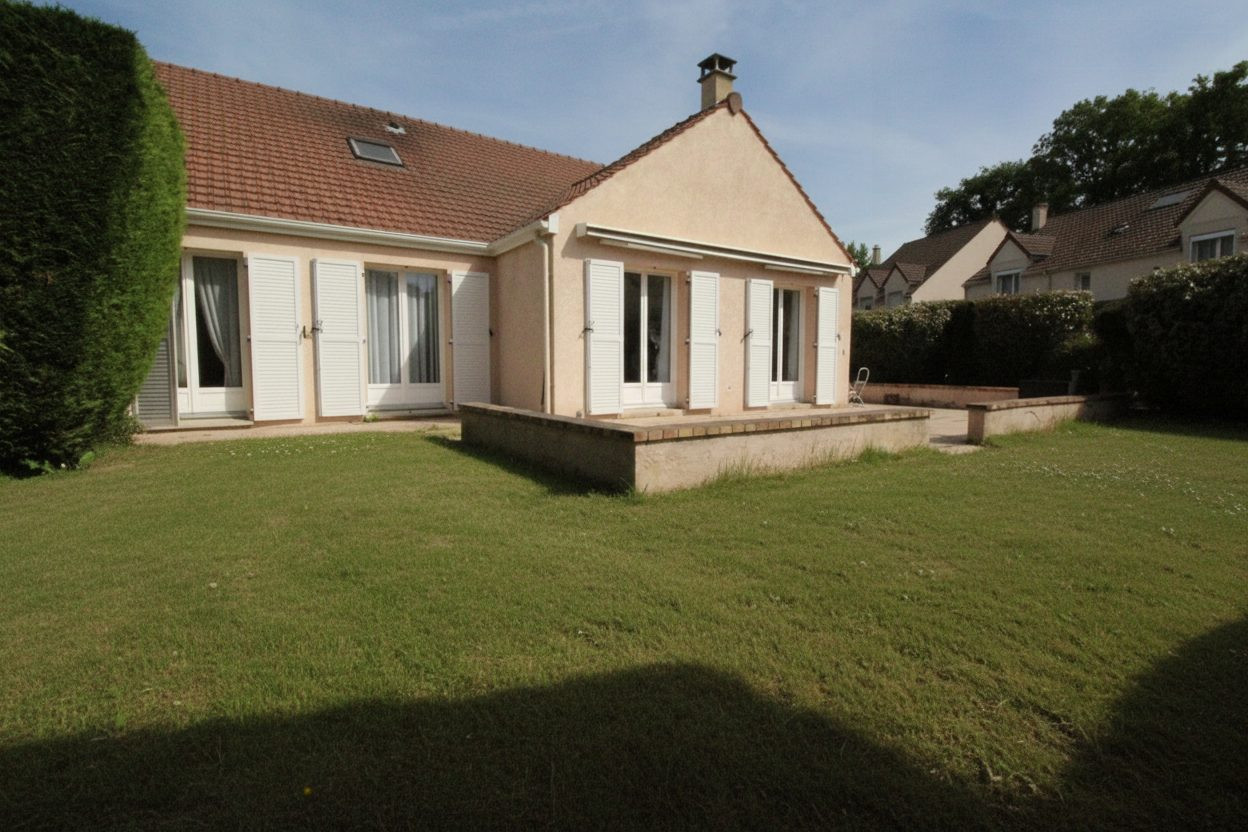 Maison à vendre à Le Mesnil-Saint-Denis, 154 m²