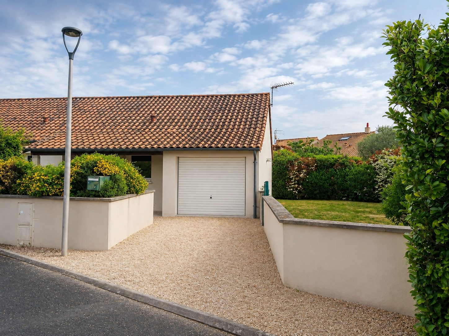 Elegant single-story home at the gates of Poitiers – Mignaloux-Beauvoir 3