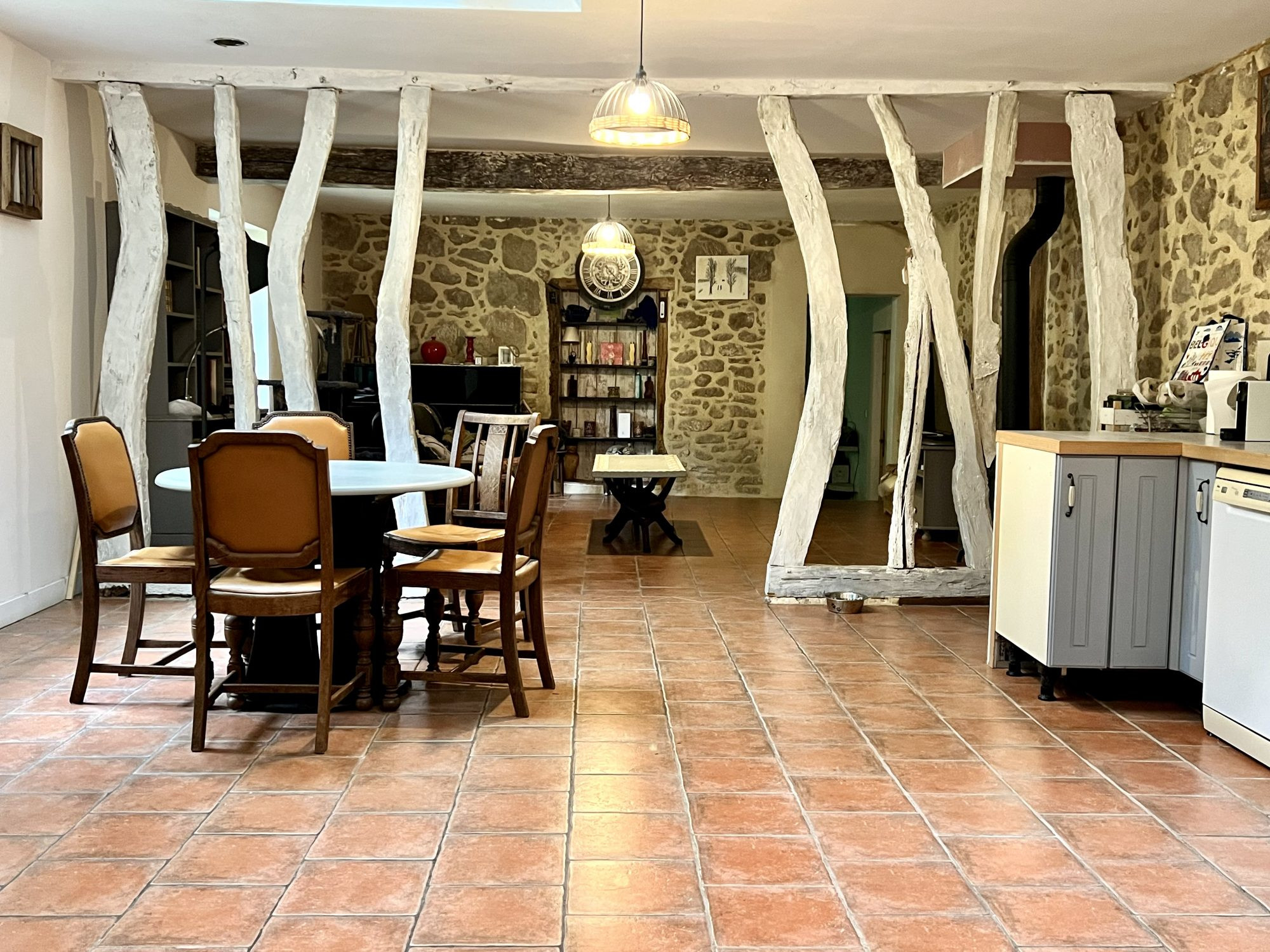 Maison en pierre rénovée 4 chambres de plain-pied