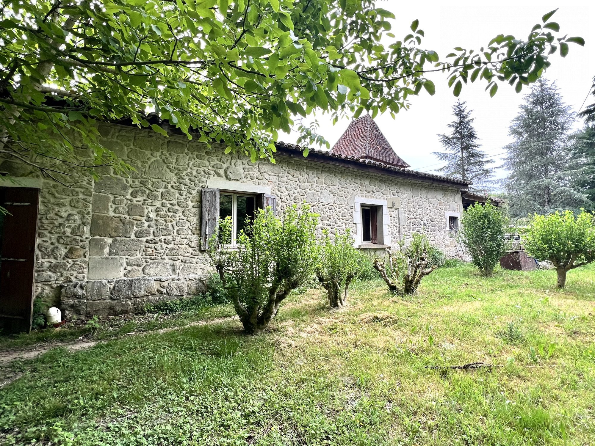 Maison en pierre rénovée 4 chambres de plain-pied