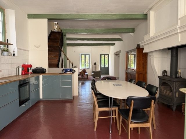 Maison à vendre à Épineuil, 221 m²