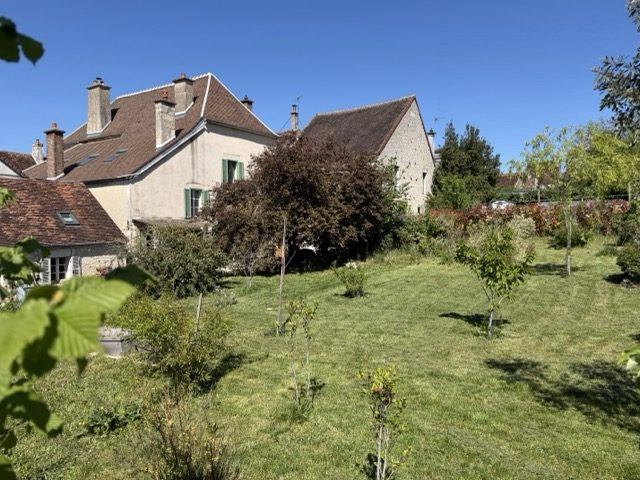 Maison à vendre à Épineuil, 221 m²
