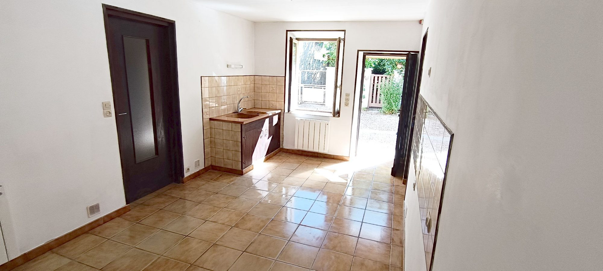 House in a courtyard with garden, garage and detached workshop 5