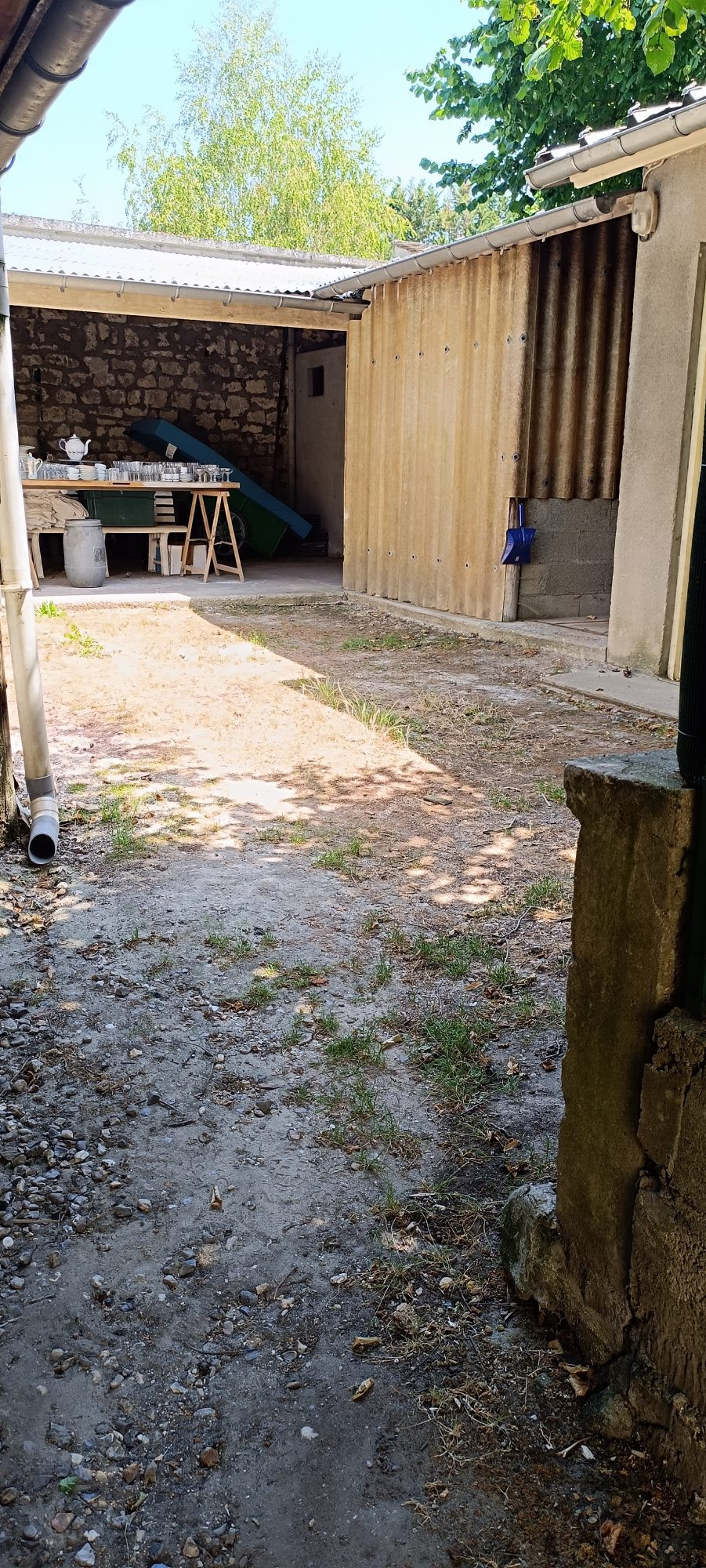 House in a courtyard with garden, garage and detached workshop 3