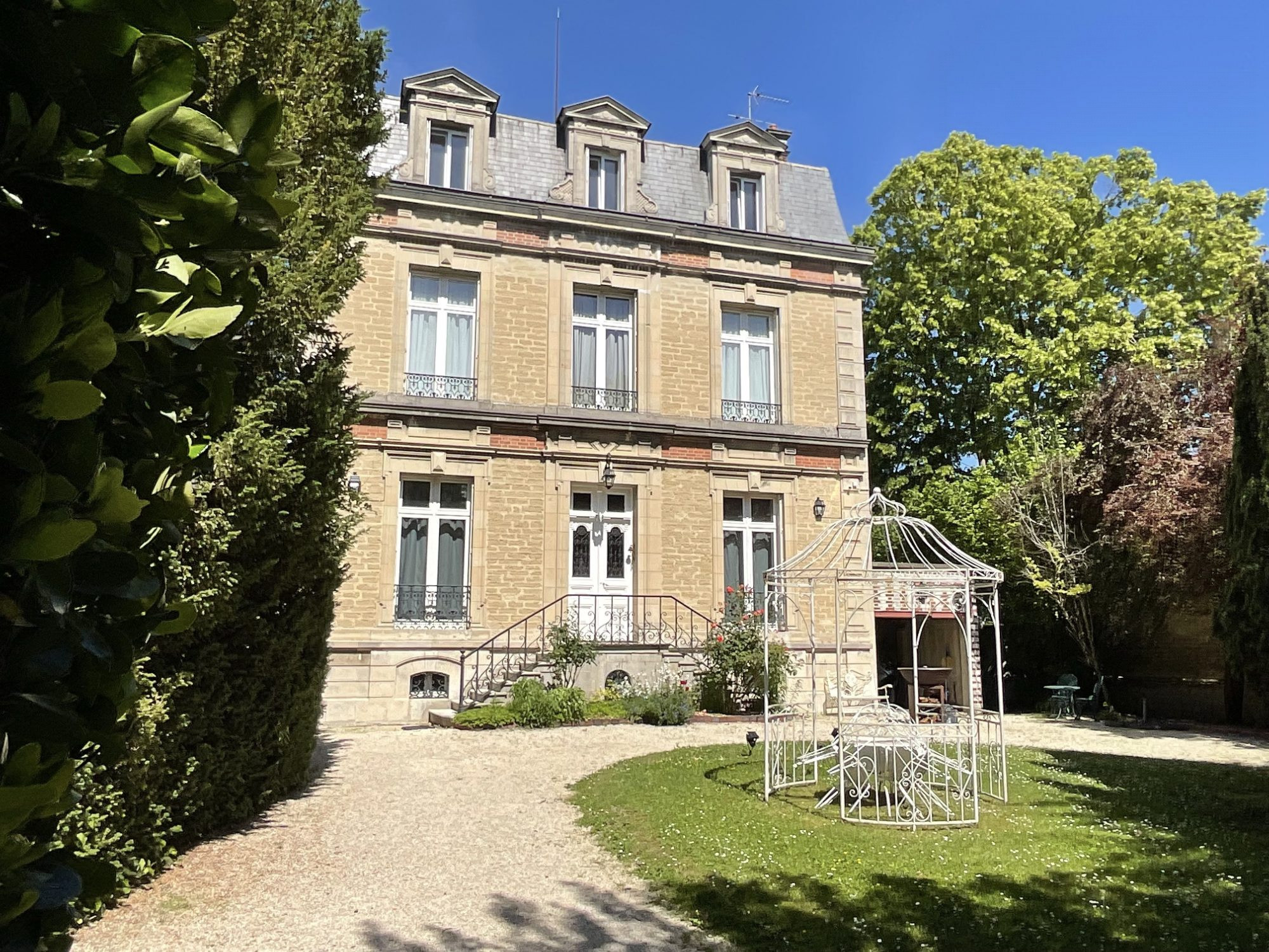 Maison à vendre à Troyes, 252 m²