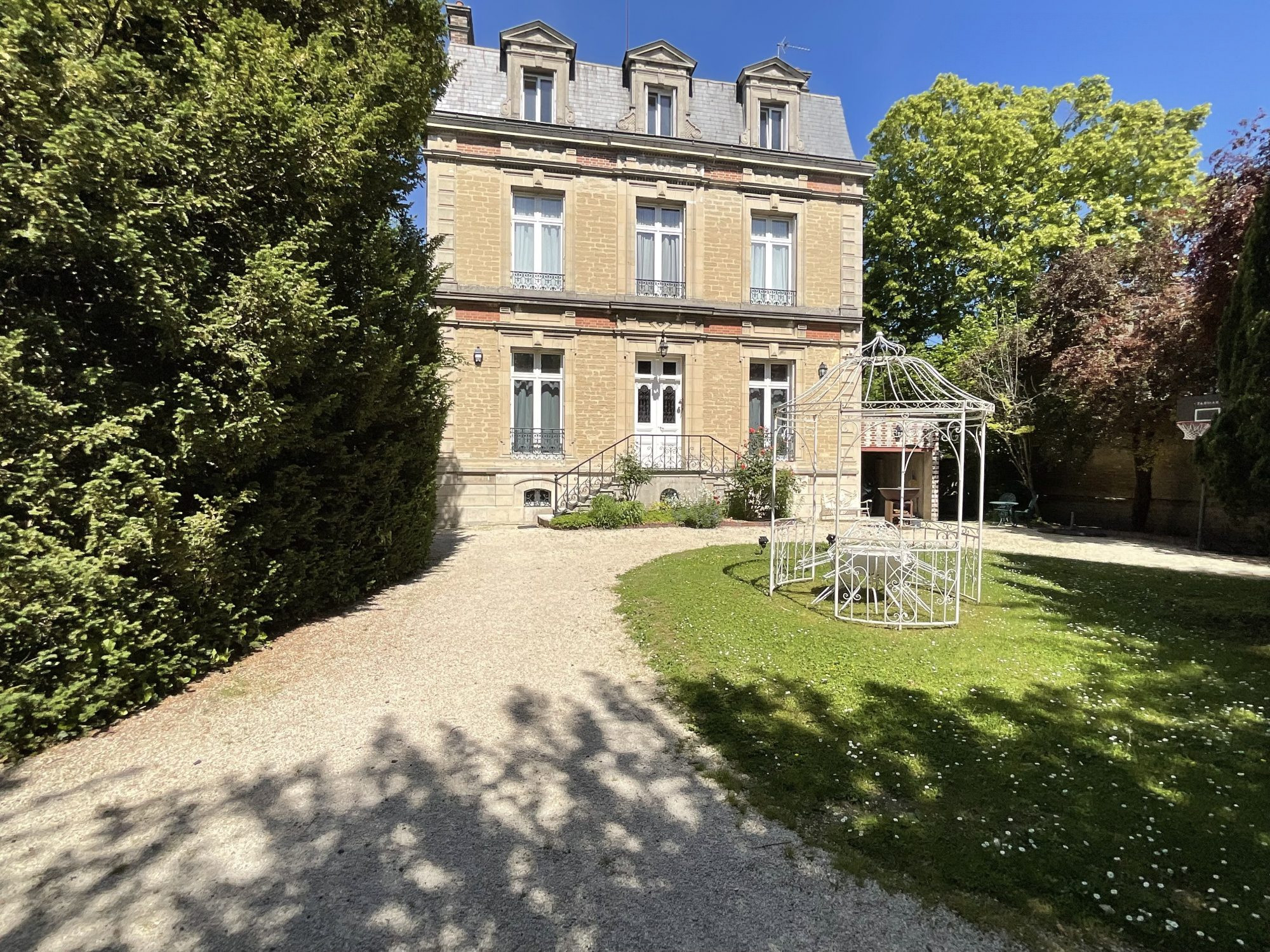 Maison à vendre à Troyes, 252 m²