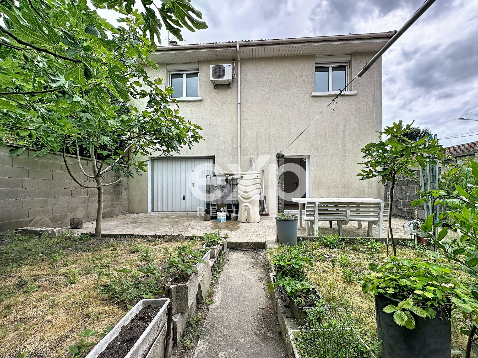 Maison 110m2 divisée en deux parties, Saint-Denis Mutualité