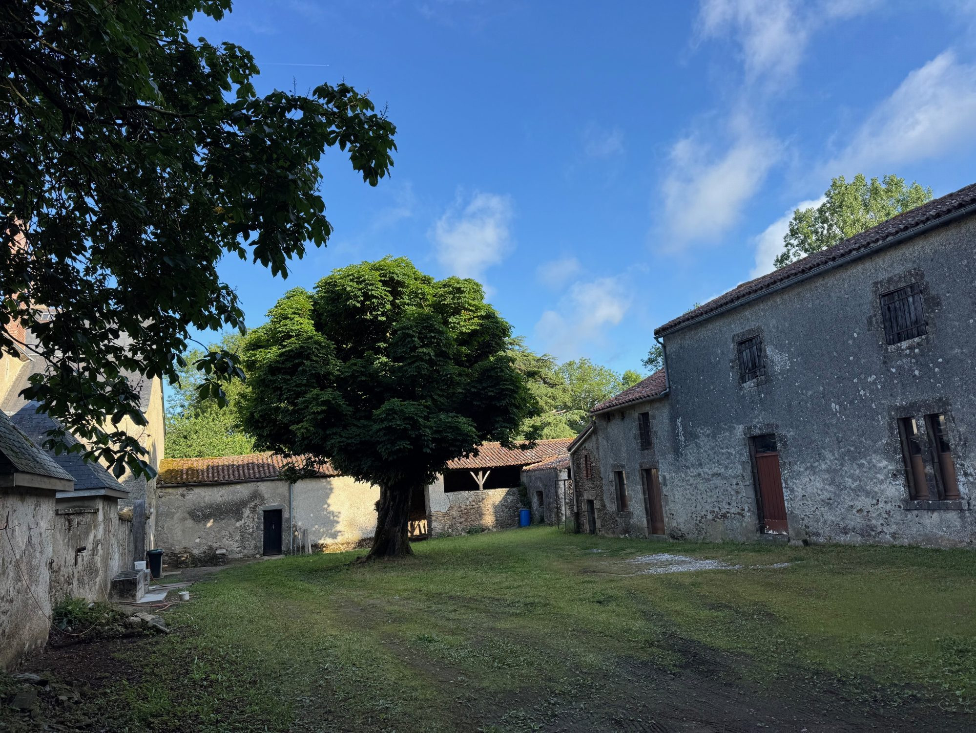 Maison à vendre à Breuil-Barret, 253 m²