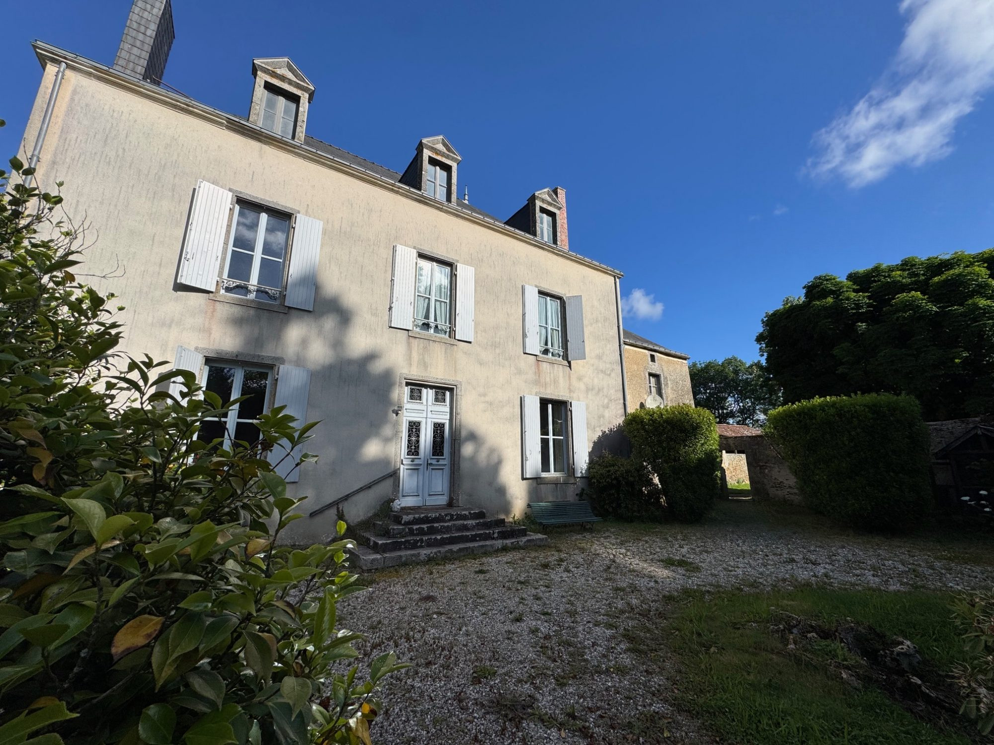 Maison à vendre à Breuil-Barret, 253 m²