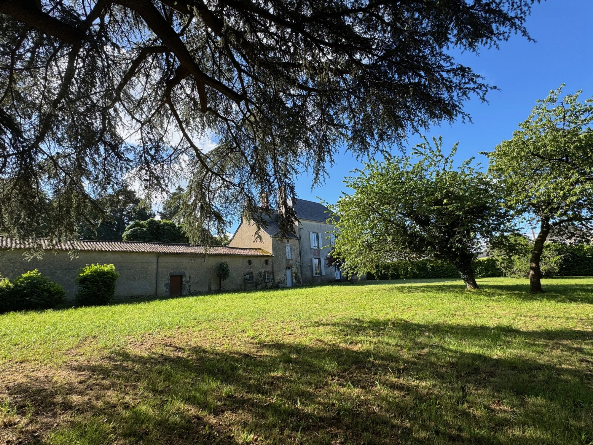 Maison de Maître avec dépendances et parc