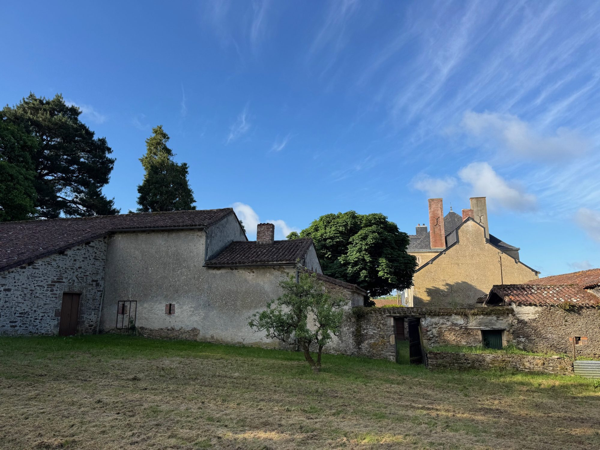 Maison à vendre à Breuil-Barret, 253 m²