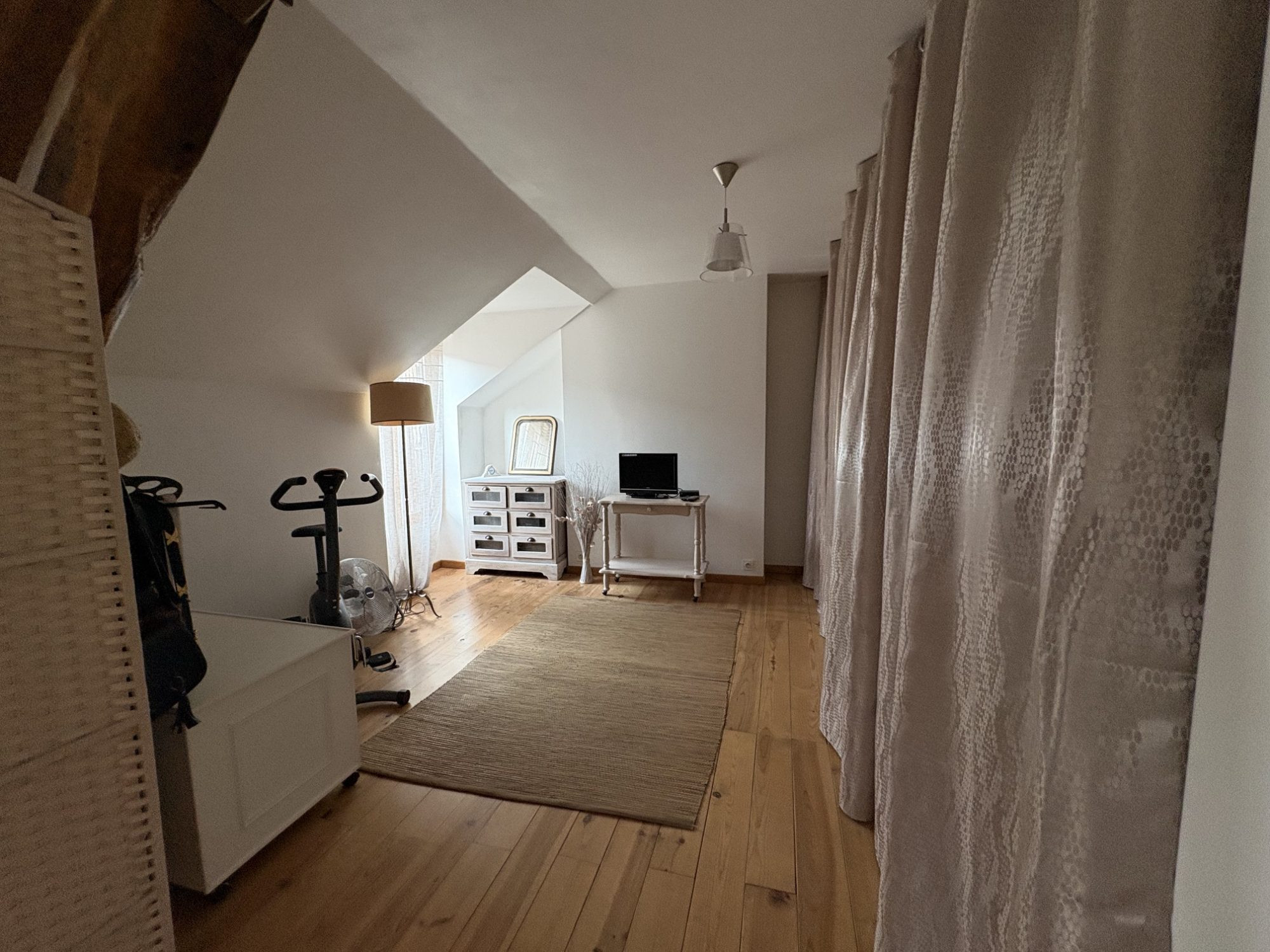Maison 6 pièces 122 m² · à Villeneuve-l'Archevêque · 122 m² · 118 000 €