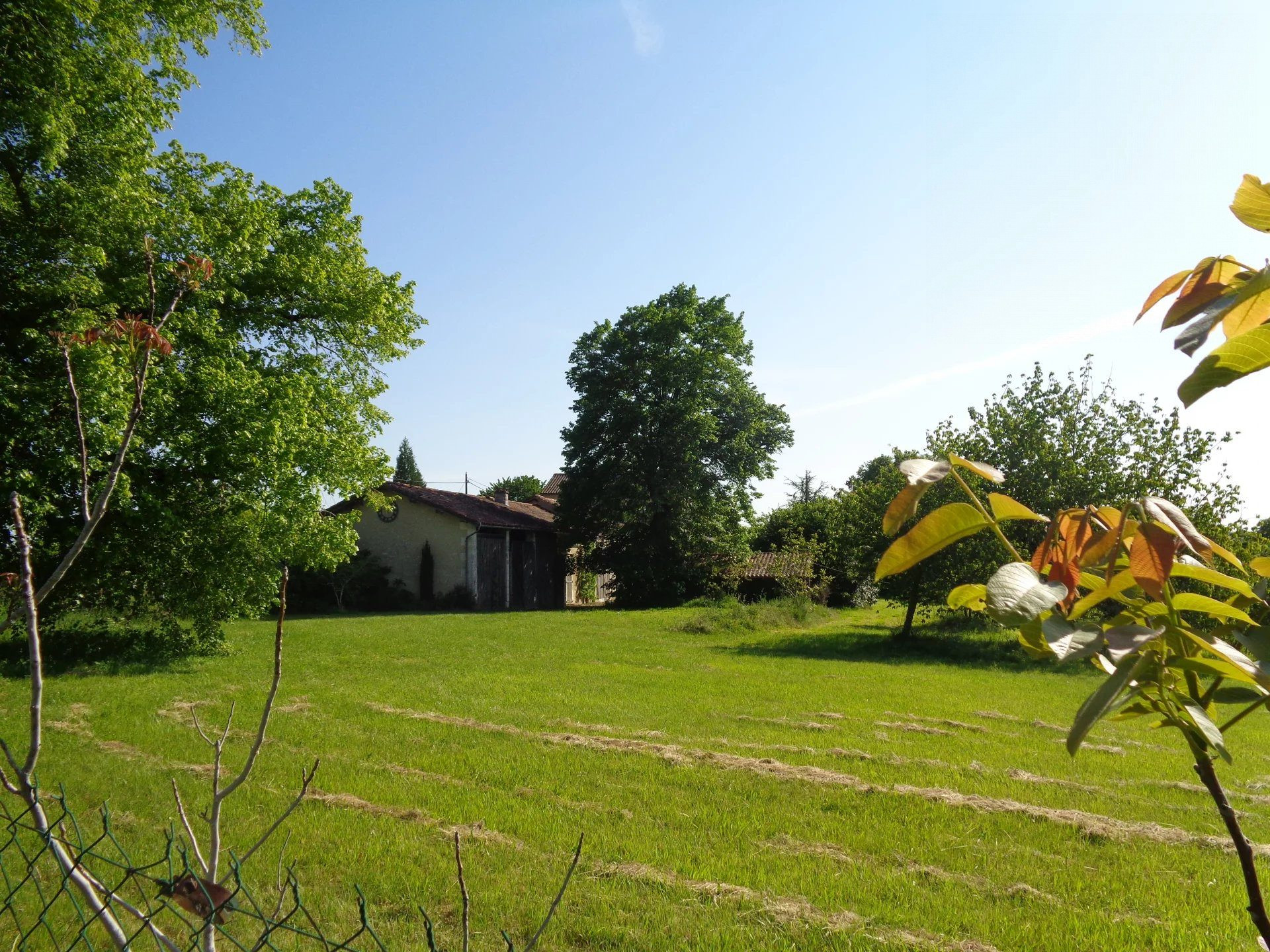 Superbe propriété de campagne au calme, 142 m², 17964 m² de terrain, 4 grandes dépendances