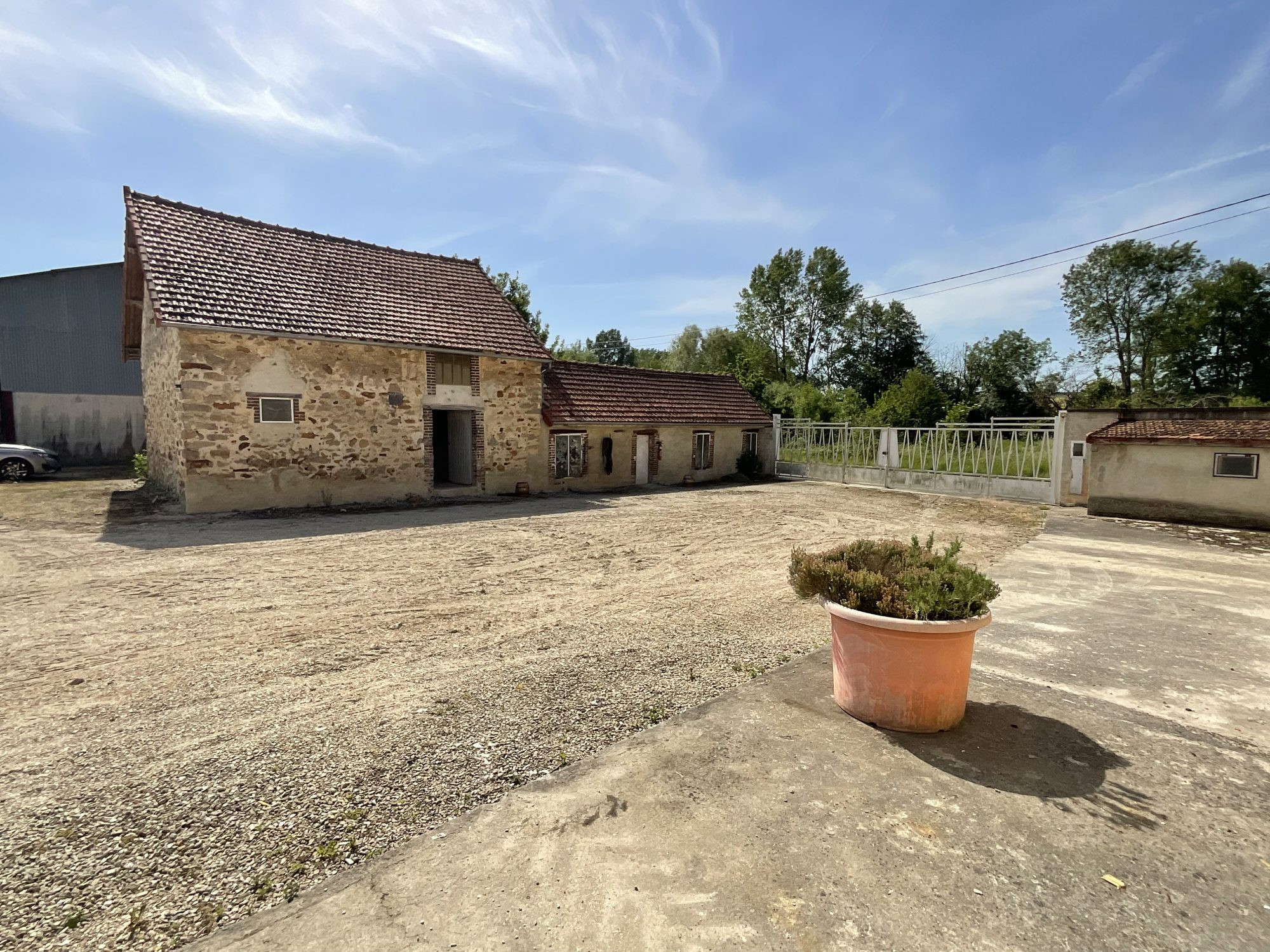 Maison 7 pièces 194 m² · à Saint-Loup-de-Buffigny · 194 m² · 265 000 €