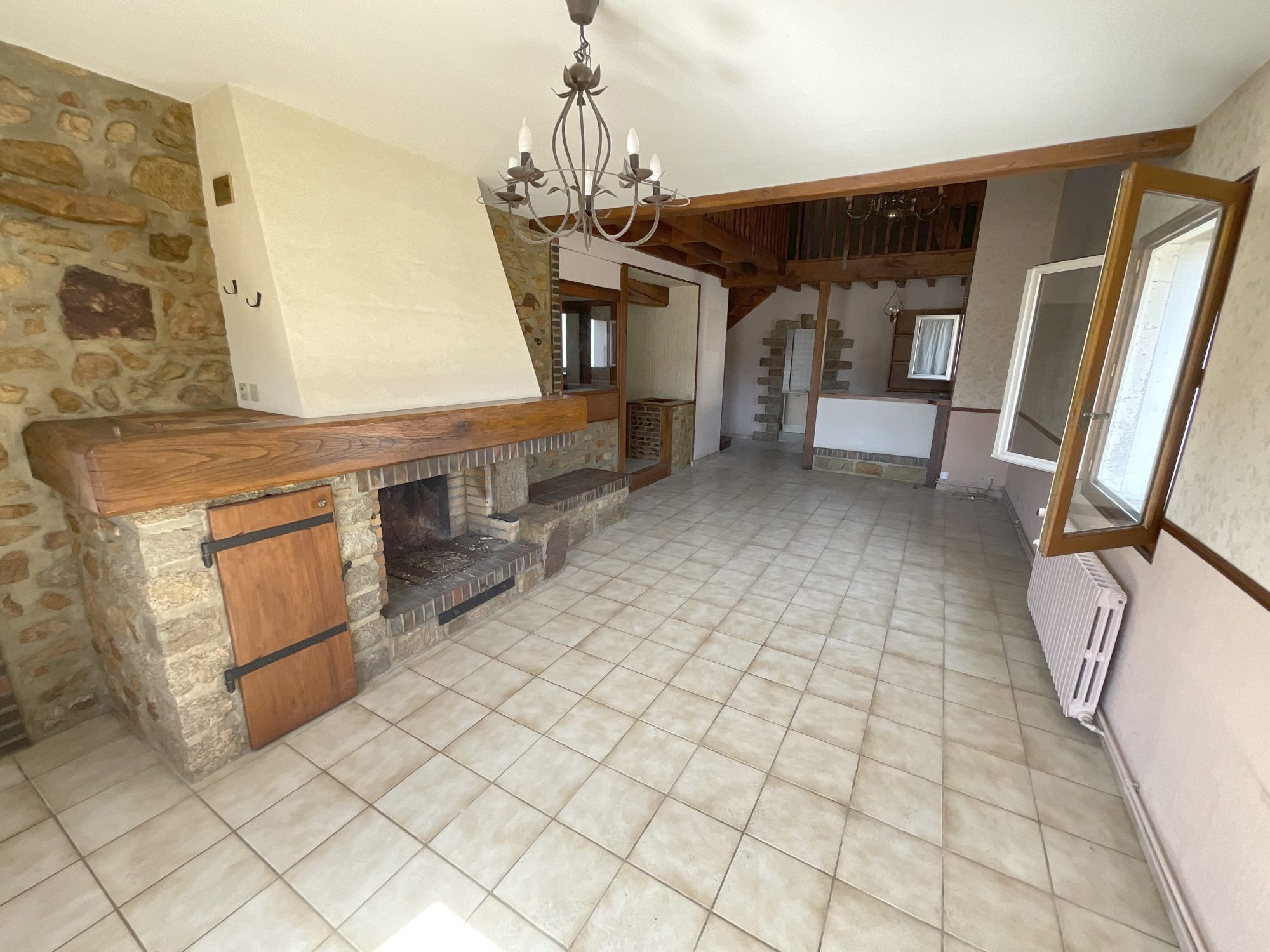 Corps de Ferme, Habitation de 194 m2 + granges, ateliers