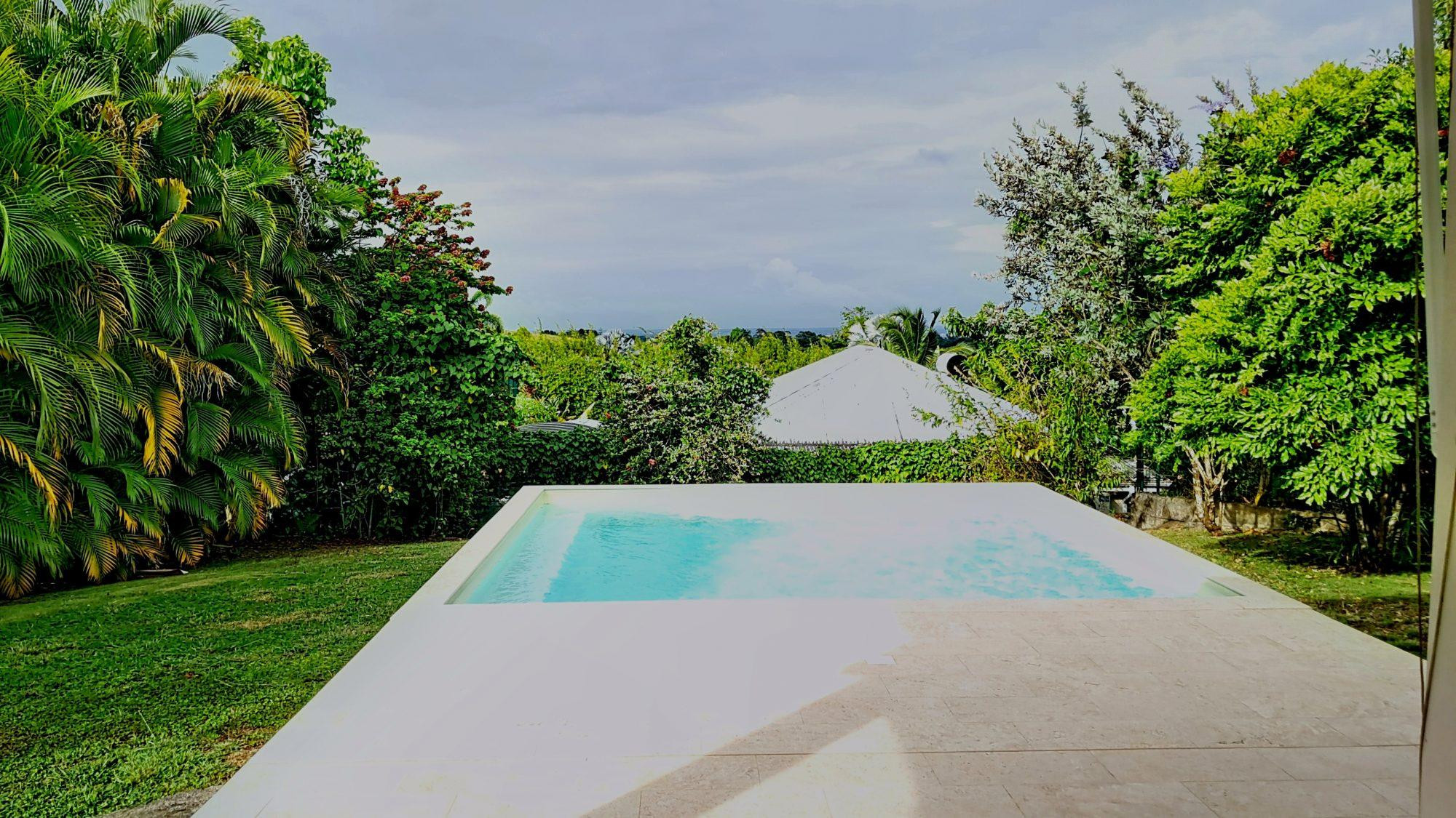 Maison + 2 studios + piscine