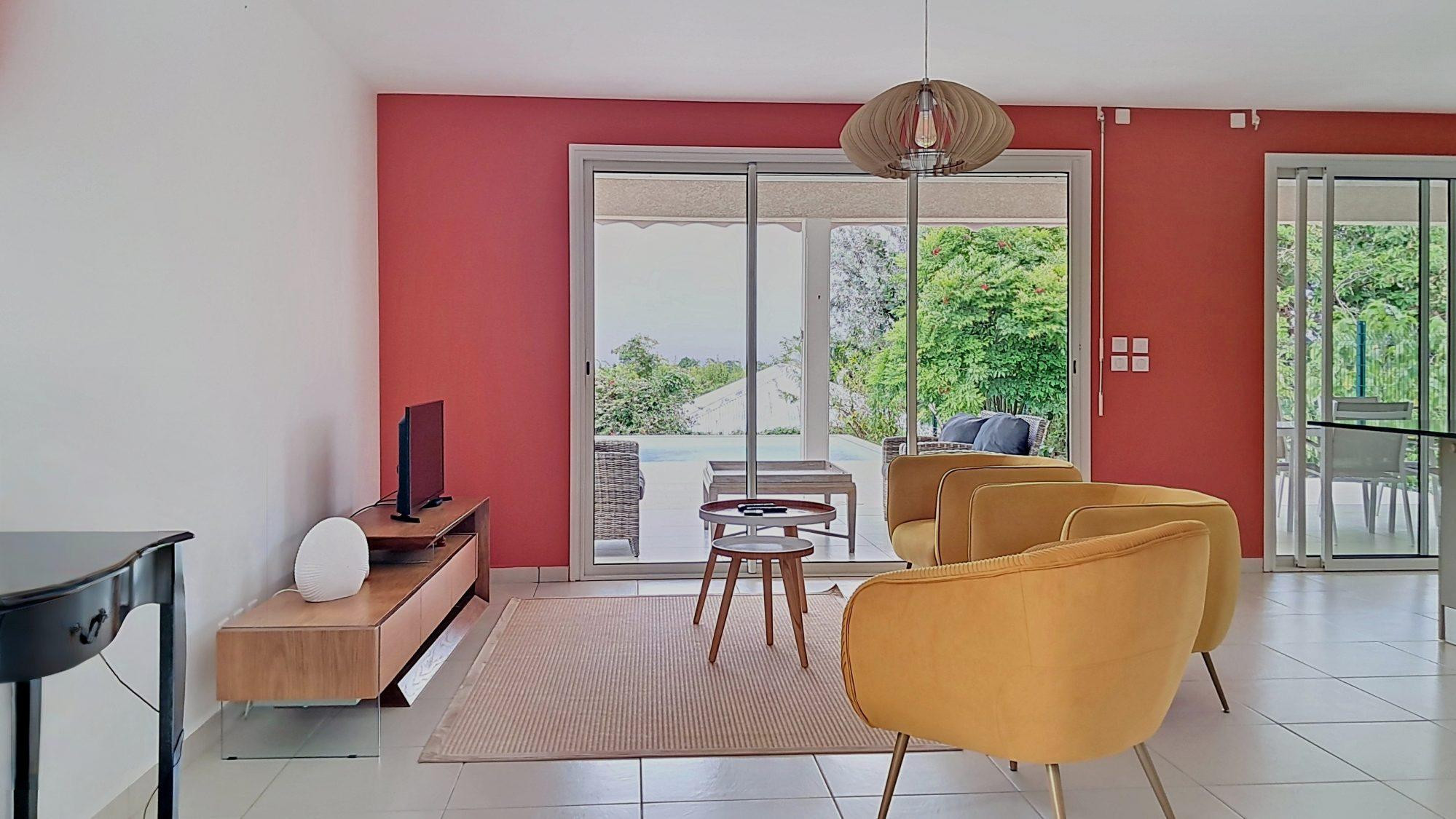 Maison + 2 studios + piscine