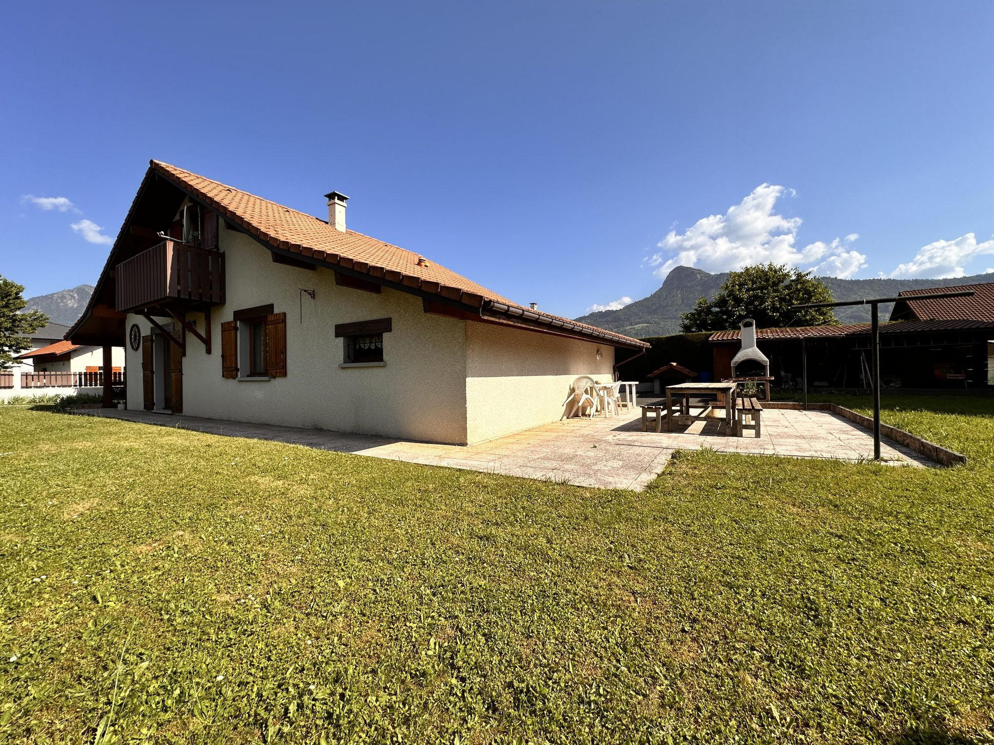 Belle maison individuelle avec jardin, garage et terrasses
