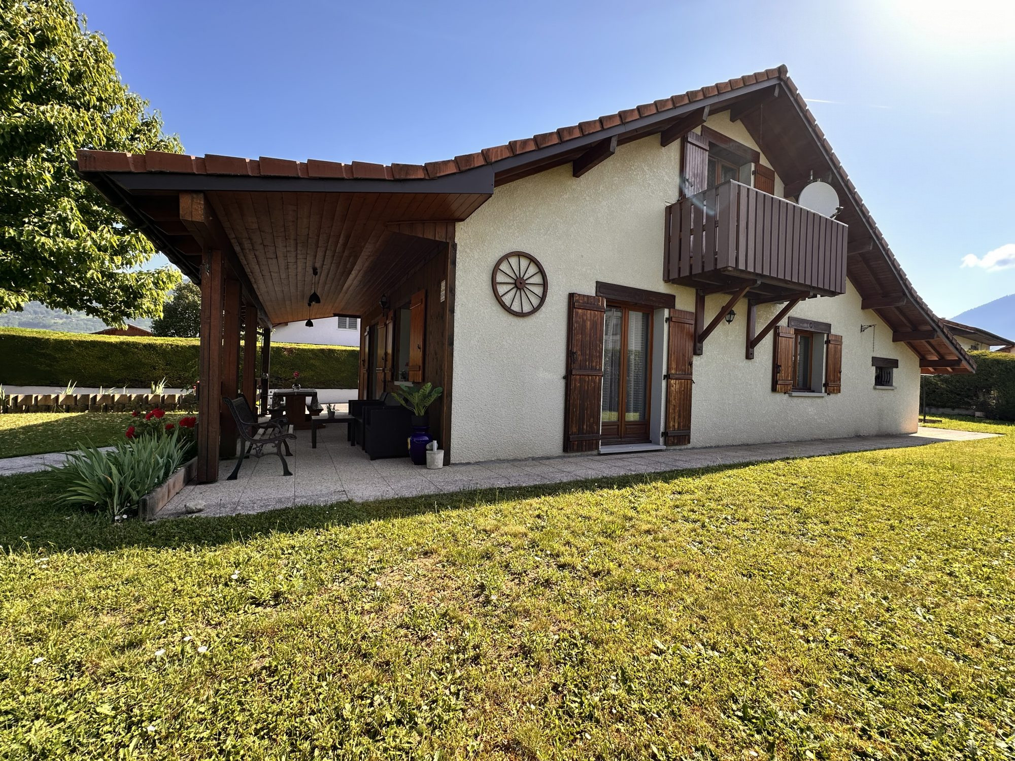 Belle maison individuelle avec jardin, garage et terrasses