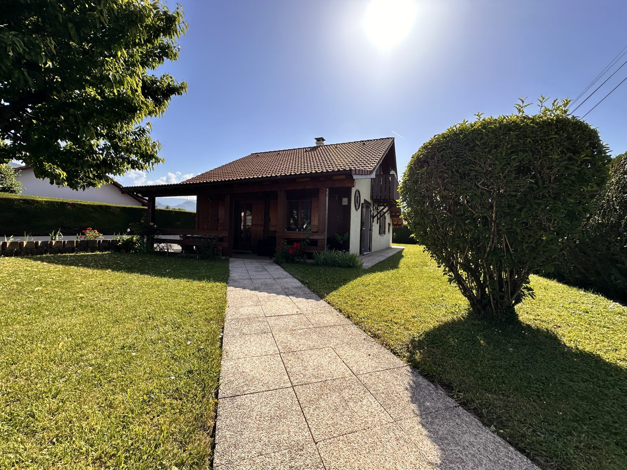 Belle maison individuelle avec jardin, garage et terrasses