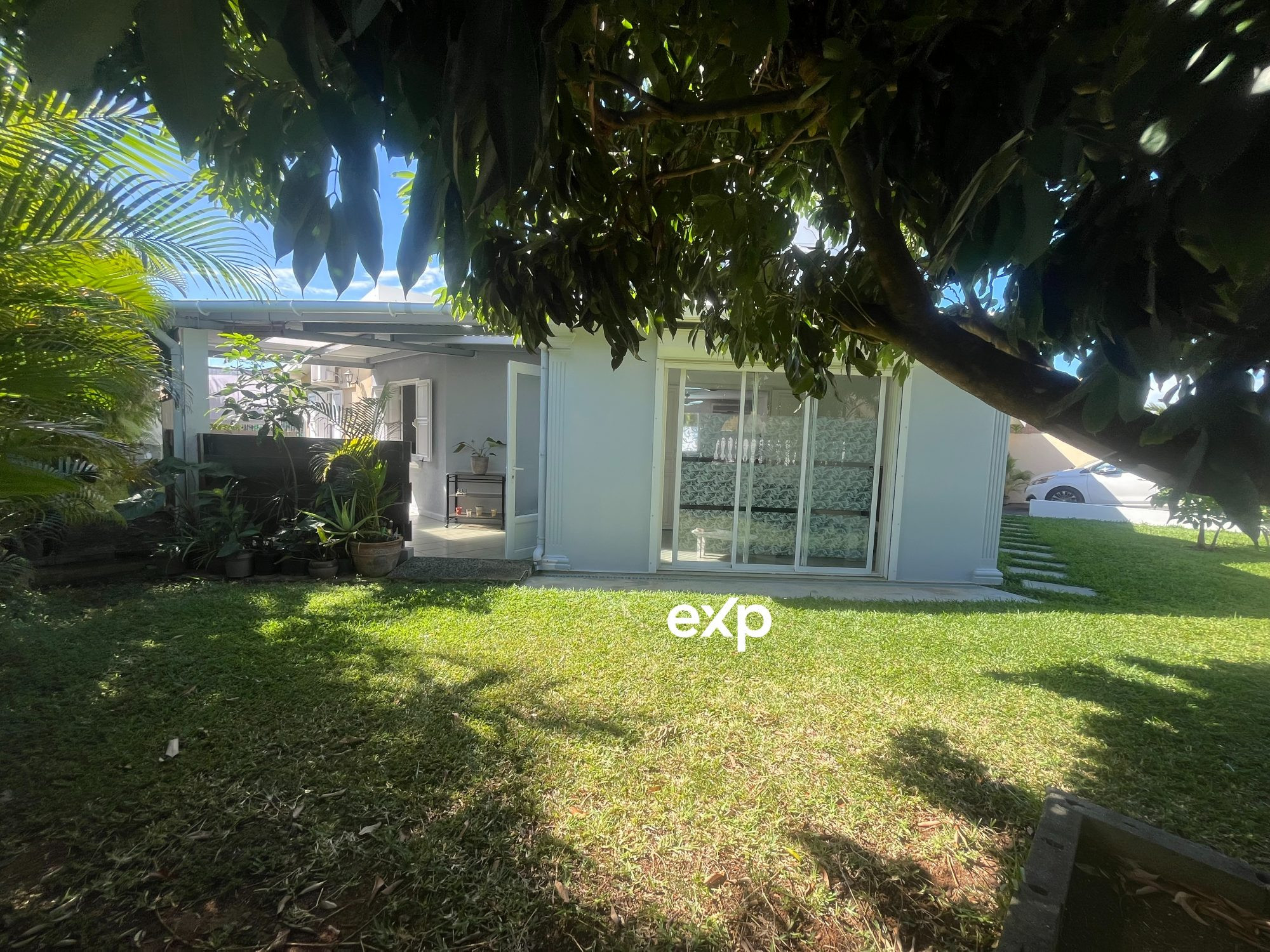 Beautiful family home with swimming pool in Sainte-Marie 3