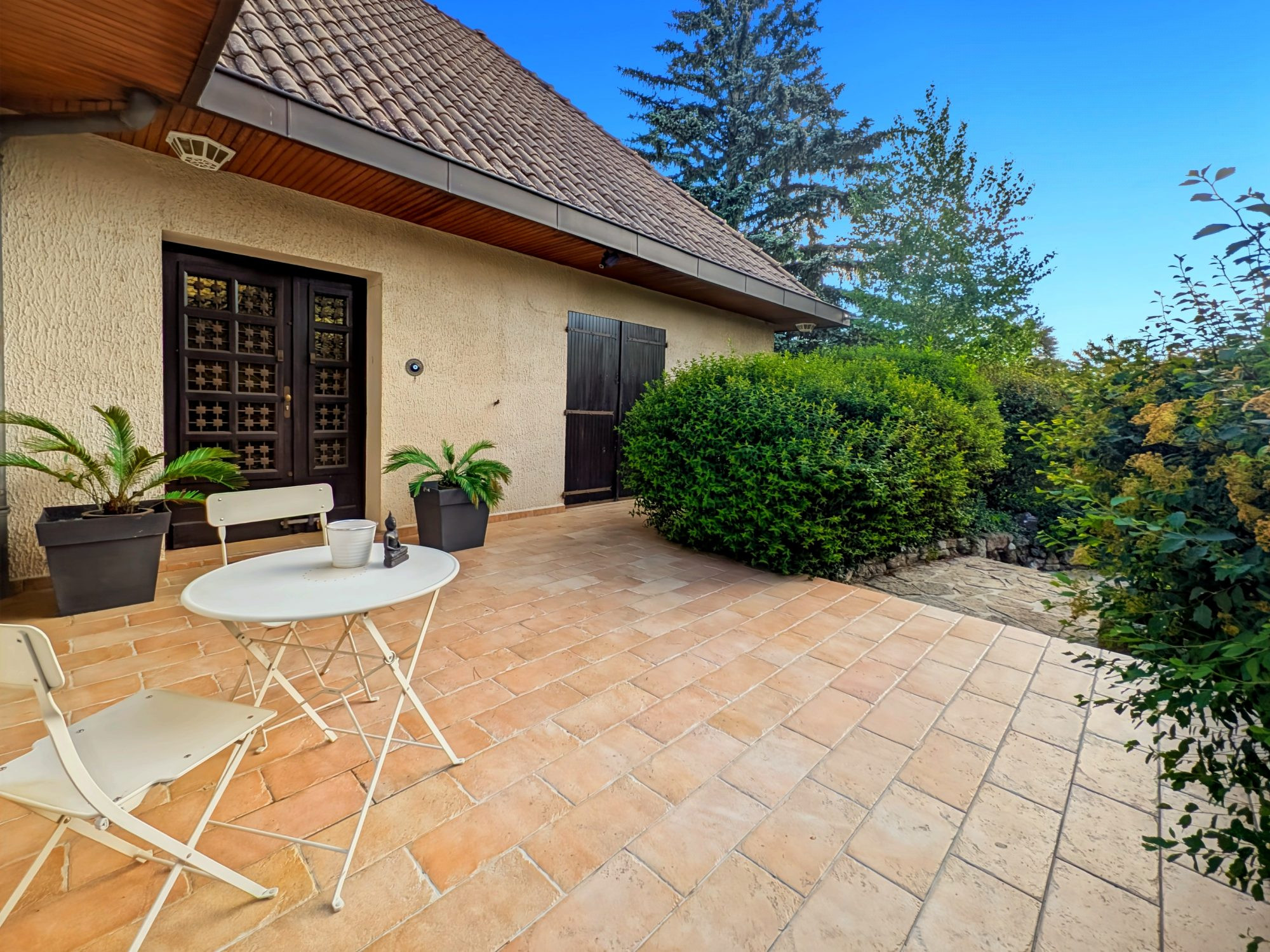 FAMILY HOME AT BOIS FEUILLY 3