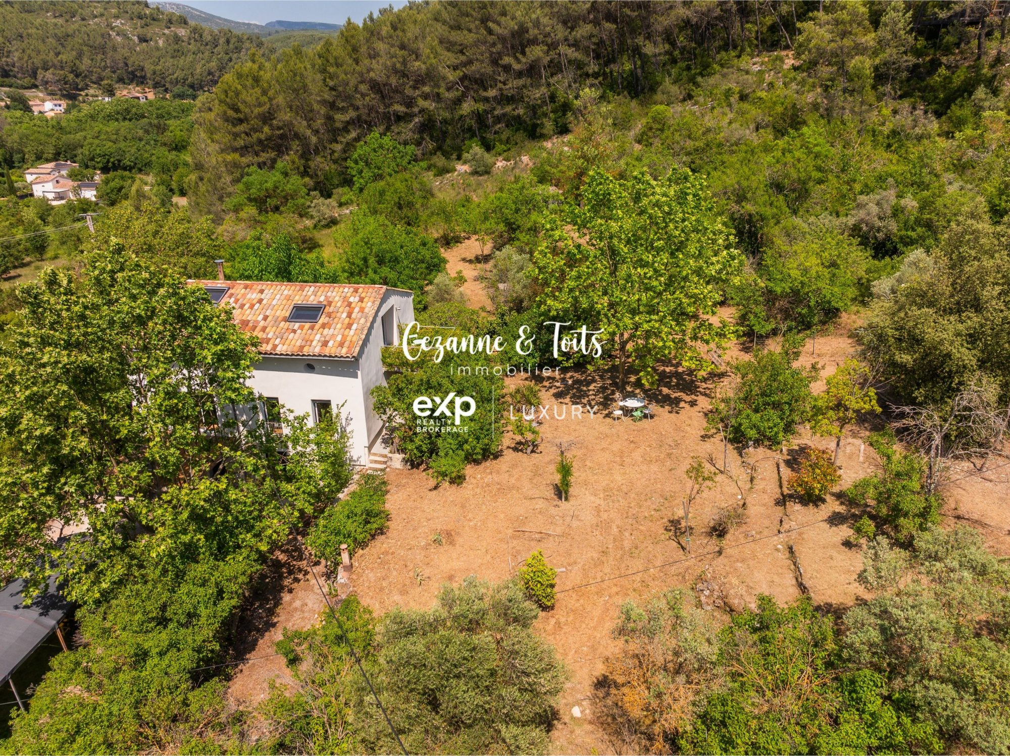 Saint-Zacharie – Rare sur le secteur : bâtisse de caractère du XIXe siècle, appartement indépendant, plus de 2 000 m² de terrain