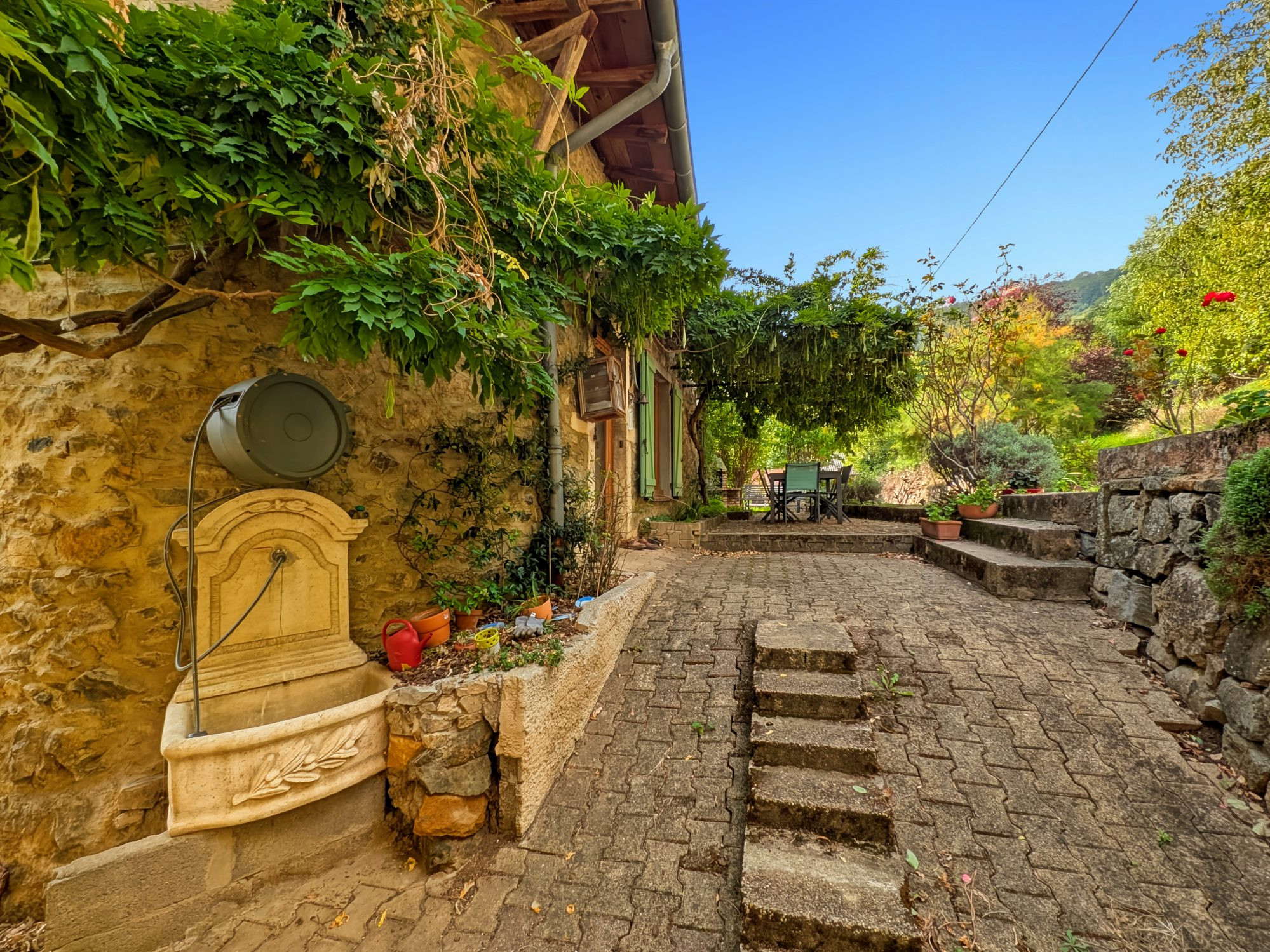 Maison à vendre à Vaux-en-Beaujolais, 530 m²