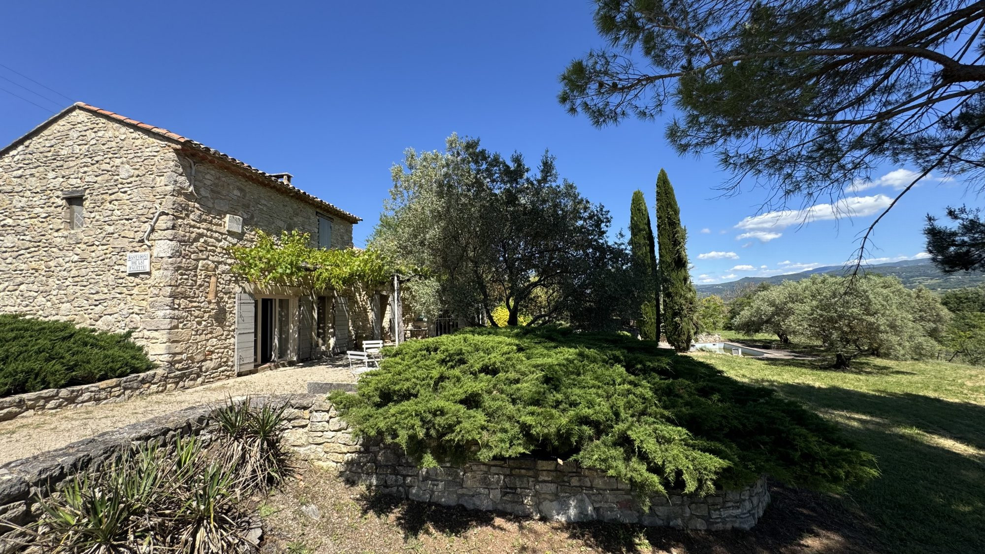 Magifique maison en pierre avec piscine et vue panoramique