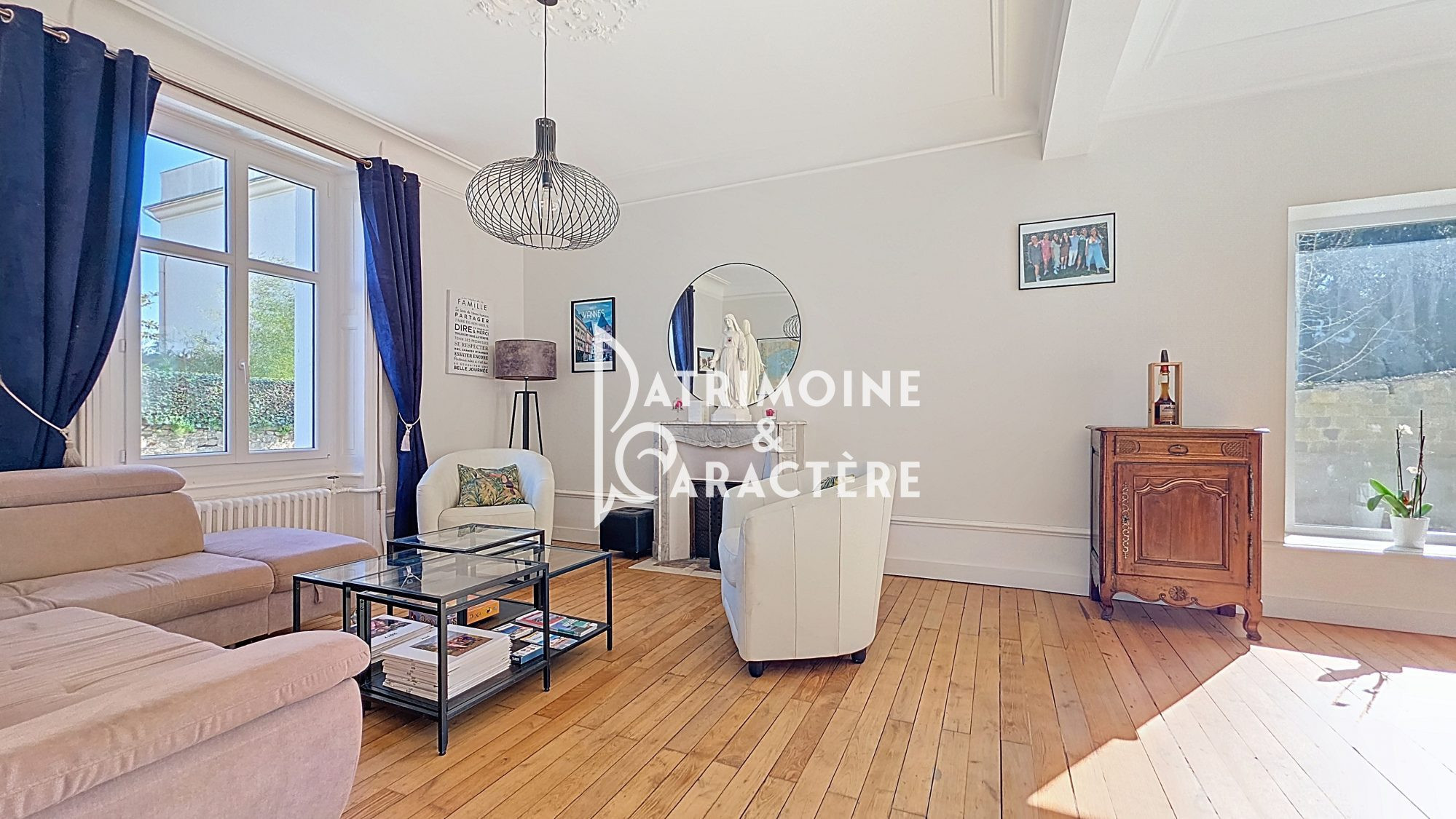 Large family house in the peaceful setting of a private lane 2