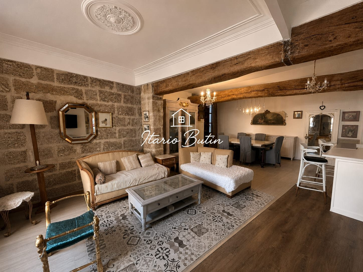 Maison de caractère de 175 m² habitables avec garage de 80 m² et extérieur
