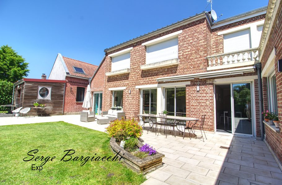 MAISON semi-plain-pied 284m² + logement indépendant 52 m²; terrain 1660m²