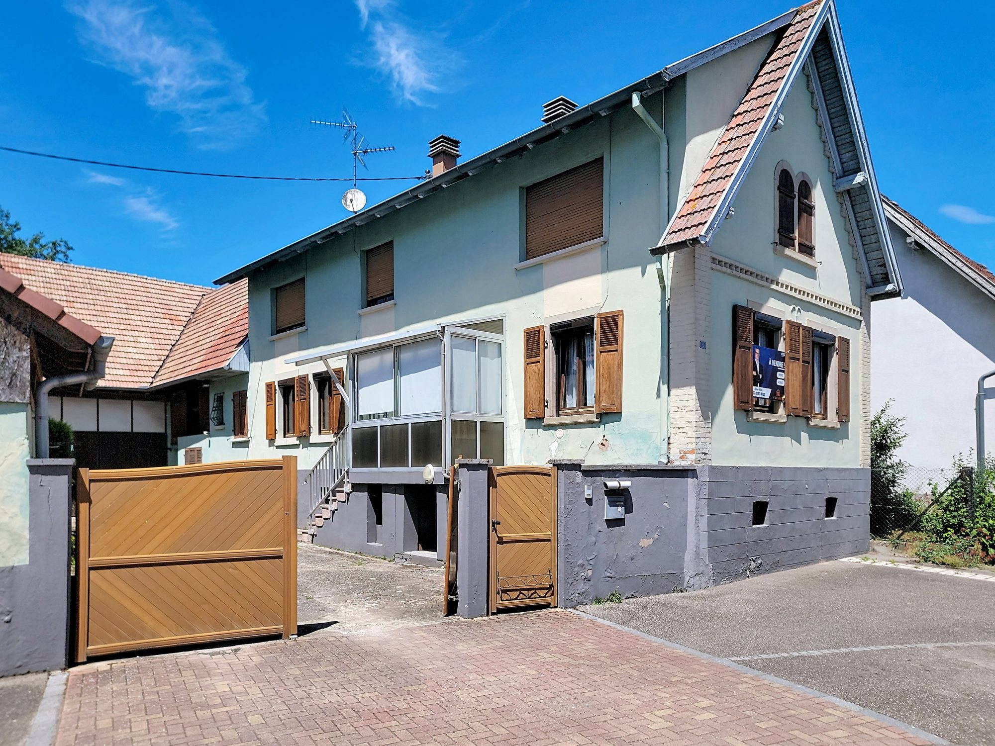 Maison individuelle avec dépendances