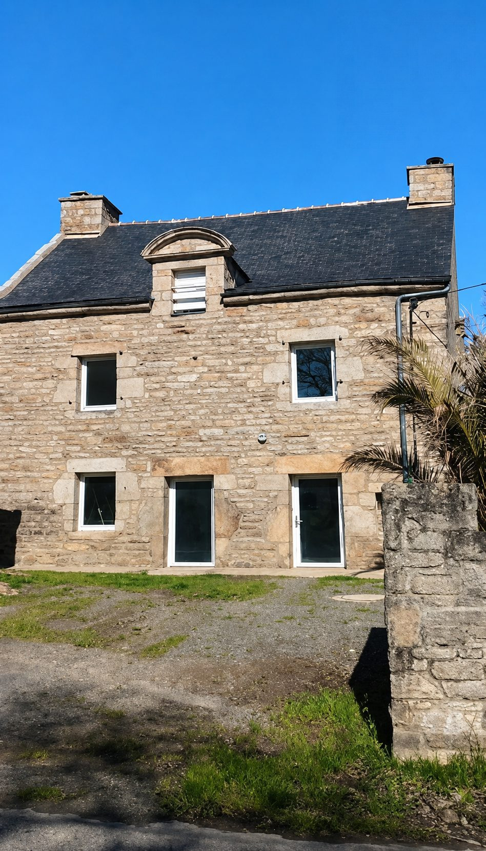 Maison en pièrre avec tourelle
