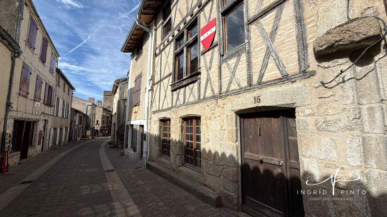 Maison à vendre à Parthenay, 248 m²